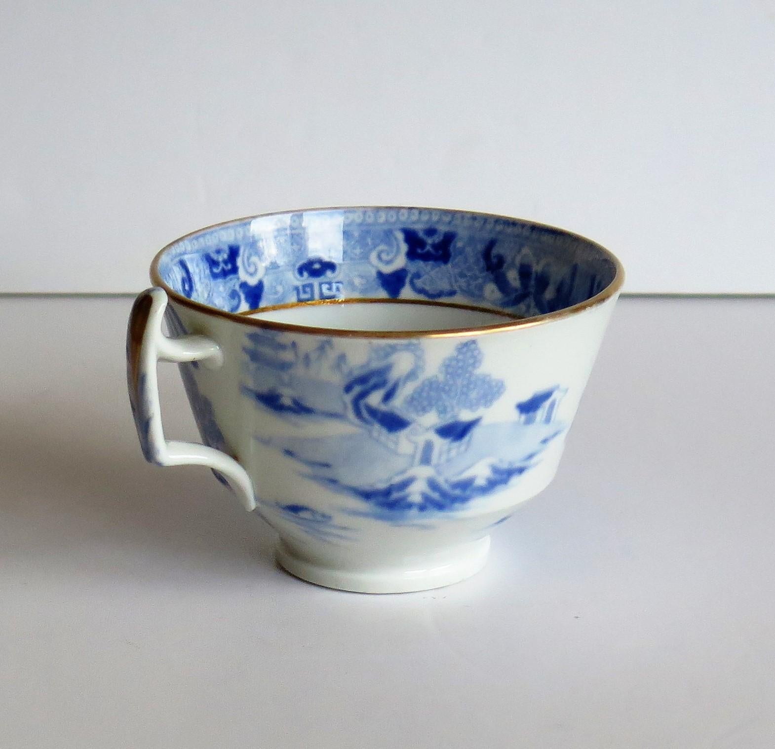 Miles Mason Porcelain Trio Blue and White Broseley Willow Pattern, circa 1815 In Good Condition In Lincoln, Lincolnshire