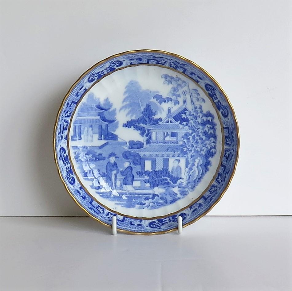Miles Mason Saucer Dish Blue and White Porcelain Chinamen on Verandah Pattern In Good Condition In Lincoln, Lincolnshire