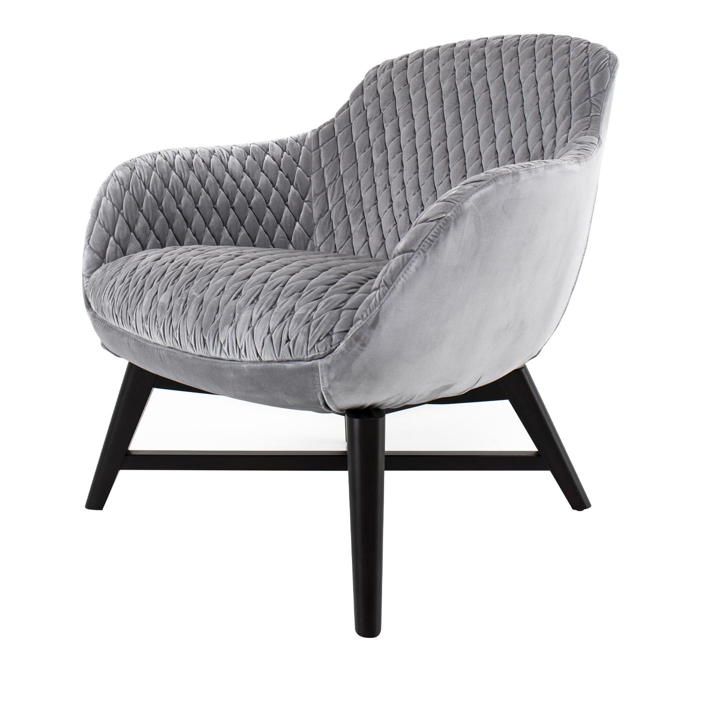 Sit back and relax on the extra-comfortable Miley armchair. Tradition and innovation come together in this 100% artisan piece of furniture made of grey nubuck leather and woven fabric and combined with a black lacquered open pore ash wood base. This
