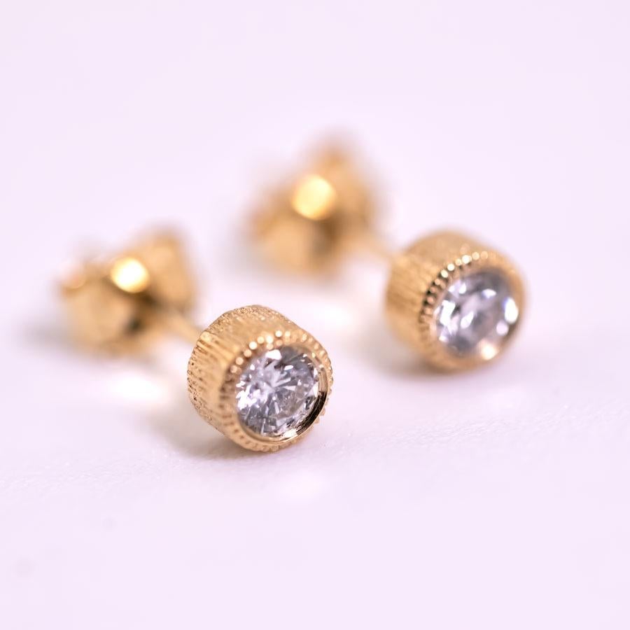 Women's or Men's Milgrain Finish Natural Diamond Bezel Stud Earrings 18K Yellow Gold For Sale