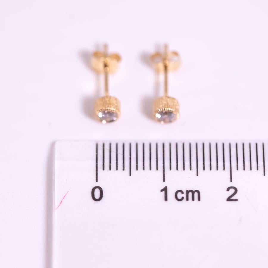 Milgrain Finish Natural Diamond Bezel Stud Earrings 18K Yellow Gold For Sale 1