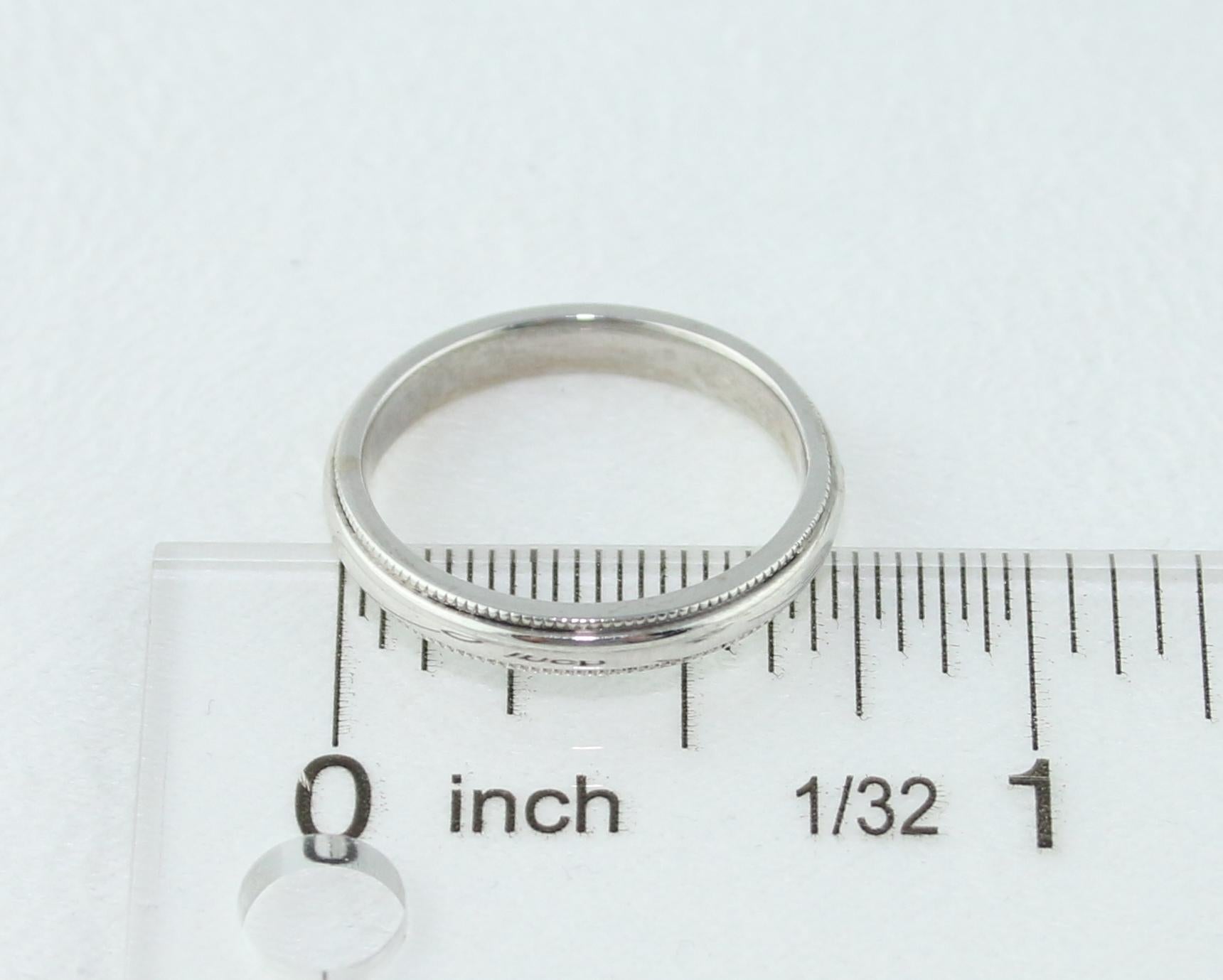 Women's or Men's Milgrain Gold Wedding Band Ring For Sale