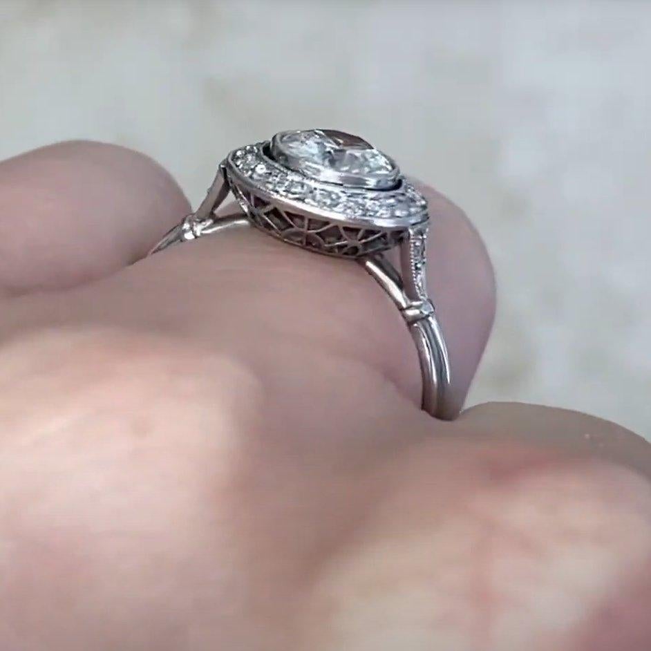 Anillo de diamantes Milgrain Halo, (aprox. 0,7 quilates) Diamante talla europea antigua en Excelente estado para la venta en New York, NY