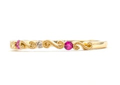 Milgrain-Ring mit Rubin und Diamanten aus 14-karätigem Gelbgold