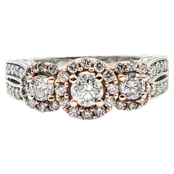 Dreistein-Diamantring mit Maserung aus 14k zweifarbigem Gold