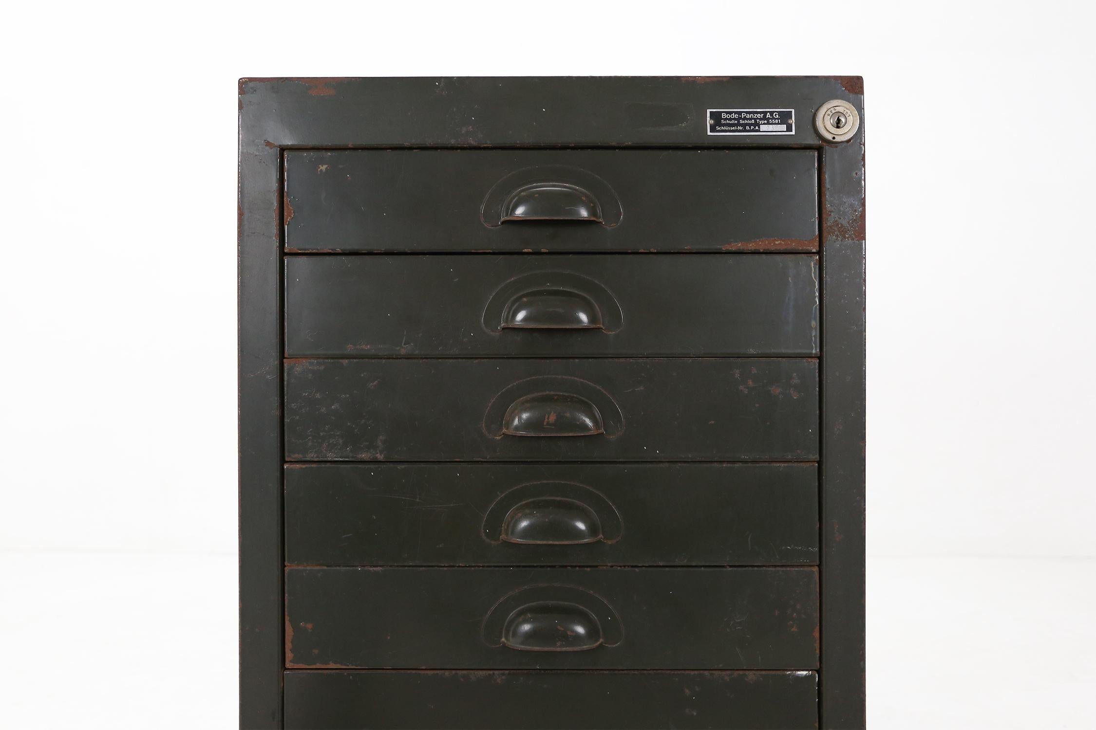 Military Cabinet/ Chest of Drawers, 1956 In Good Condition For Sale In Meulebeke, BE