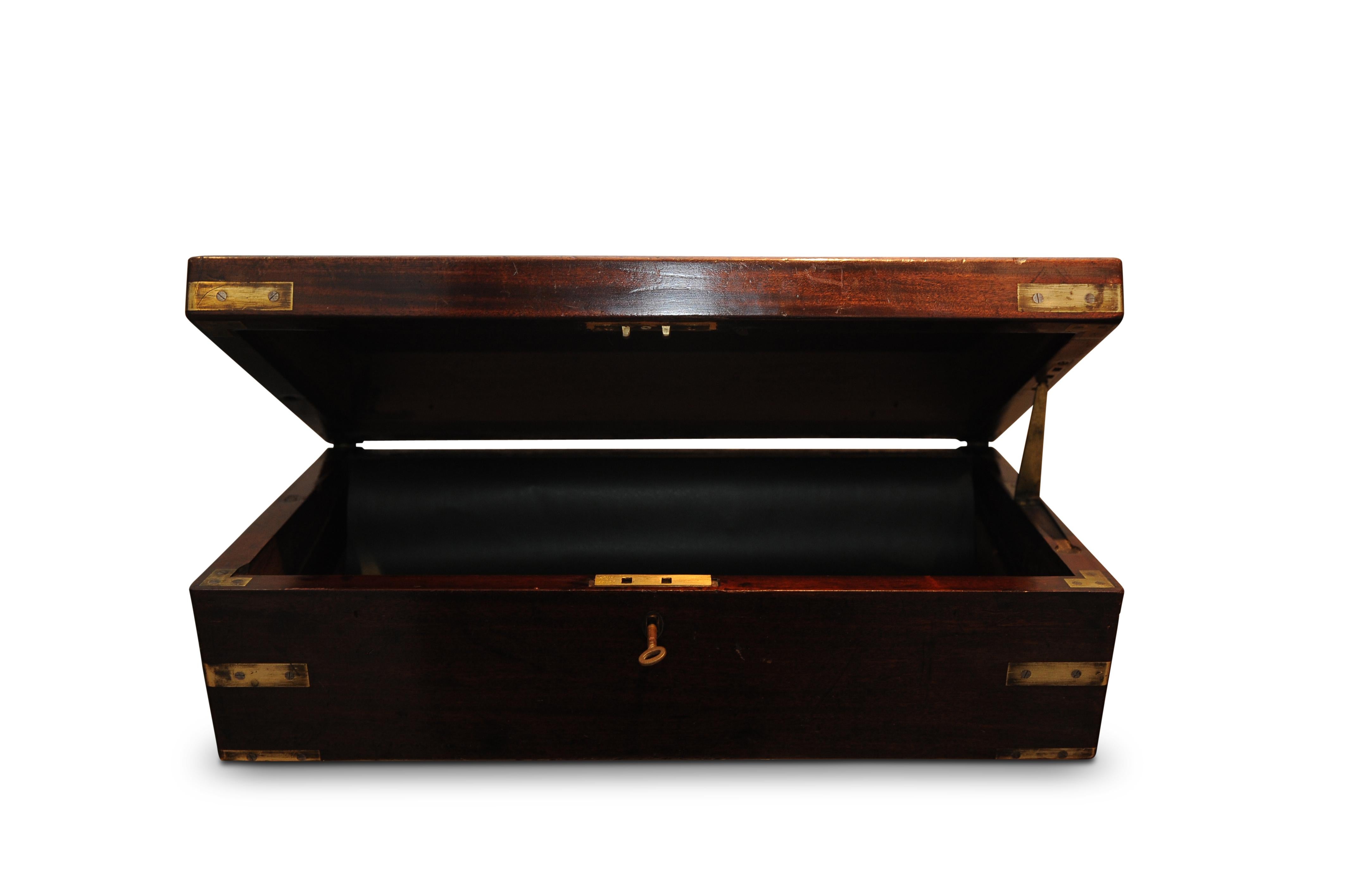 An English military campaign brass bound Victorian gun case or storage case.
Drawer pulls out at the bottom to remove tray, which can also be lifted out from the top.
Also has the added feature of a brass arm that lifts to secure and keep lid