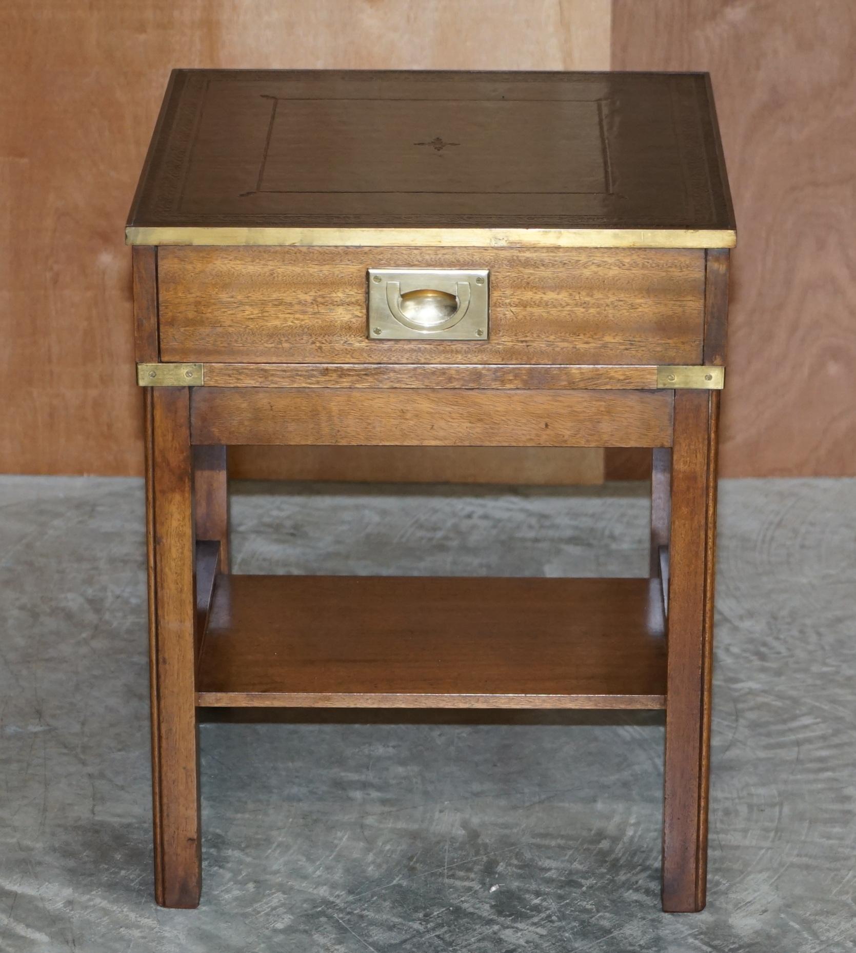 We are delighted to offer for sale this lovely vintage mahogany with green leather and brass trim military campaign side table

A very good looking and well made piece. Made in the always popular military campaign style, the frame is mahogany with