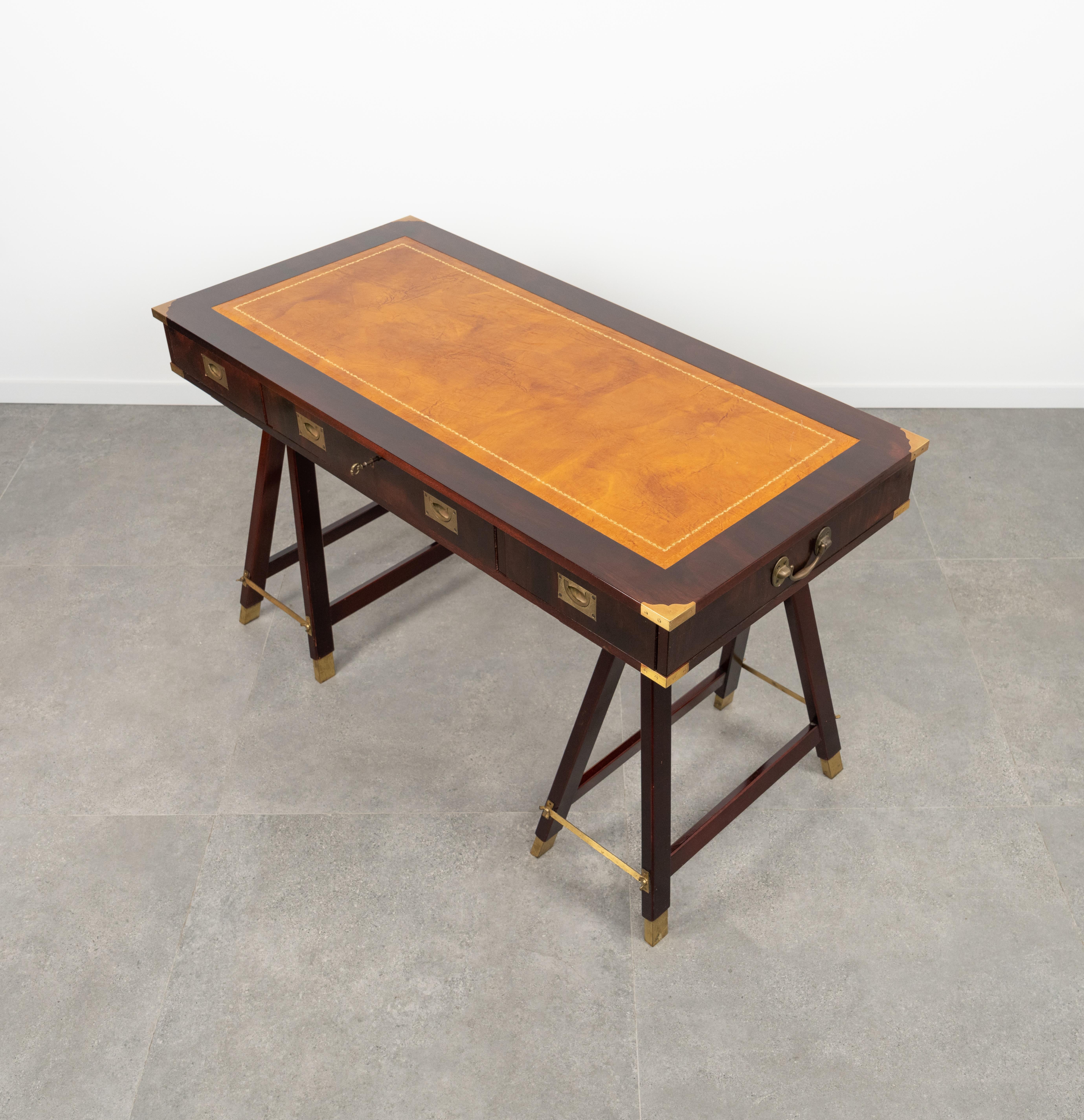 Military Campaign Style Desk Table in Wood, Brass and Leather, Italy 1960s For Sale 7