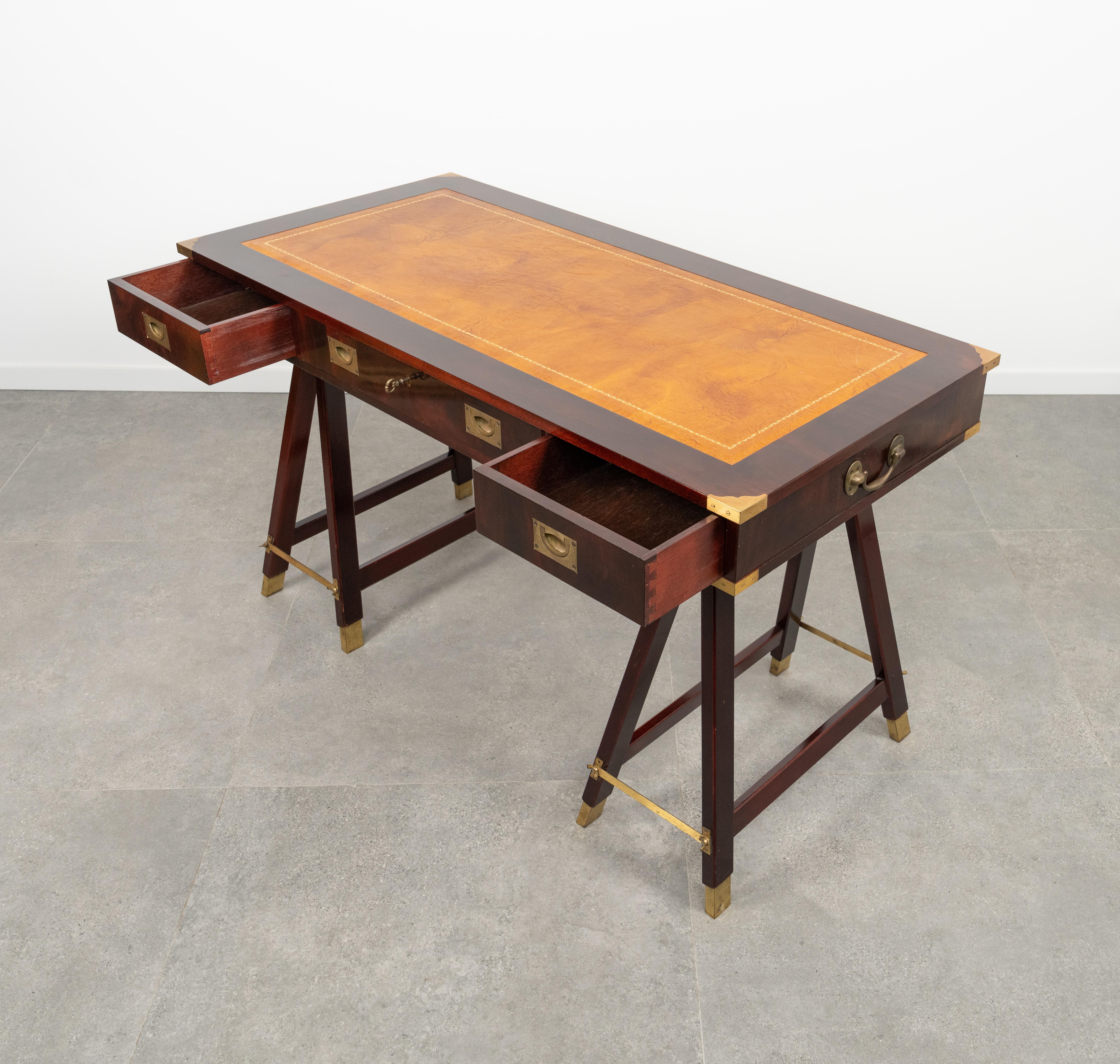 Military Campaign Style Desk Table in Wood, Brass and Leather, Italy 1960s For Sale 8