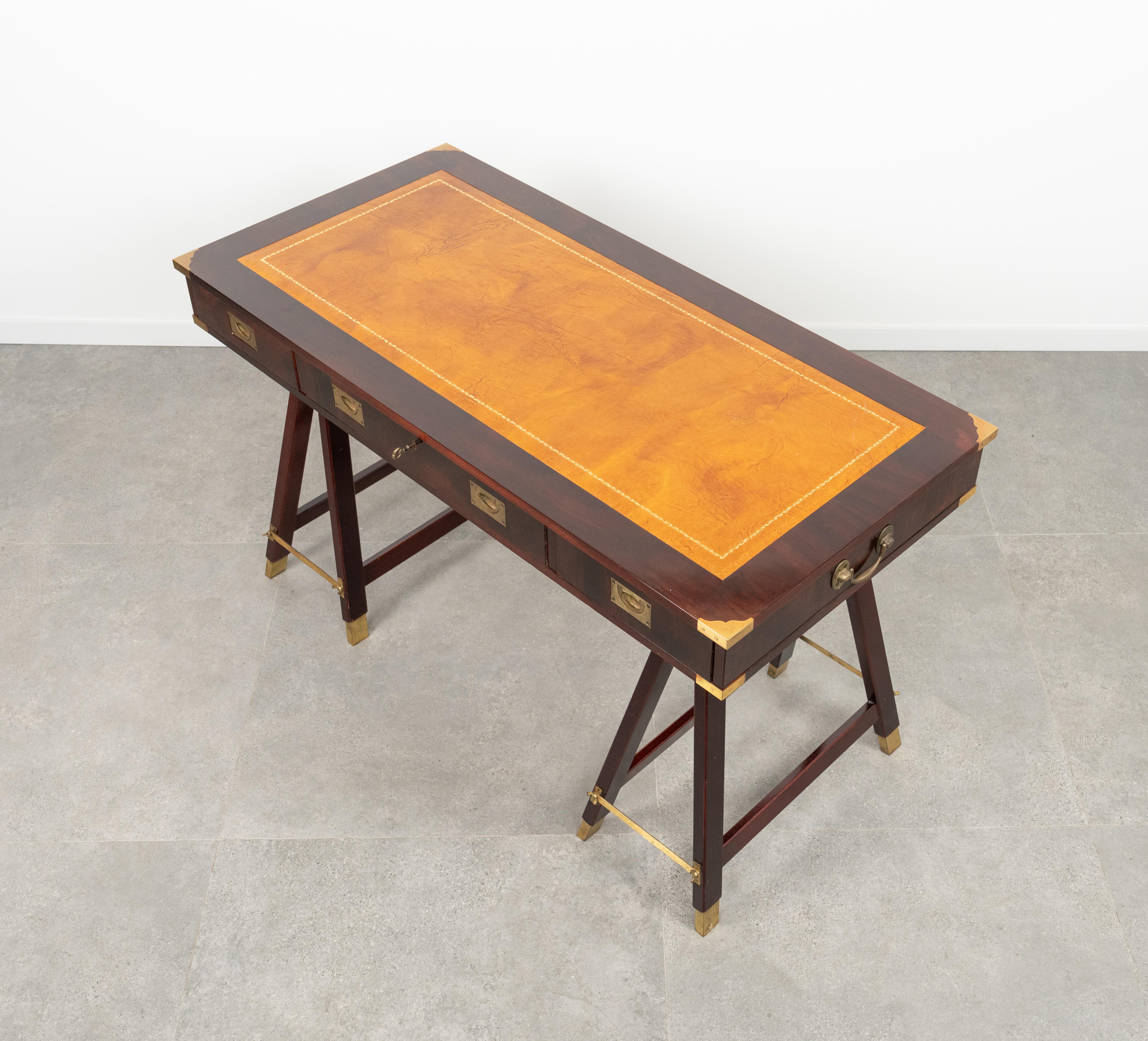 Military Campaign Style Desk Table in Wood, Brass and Leather, Italy 1960s For Sale 1