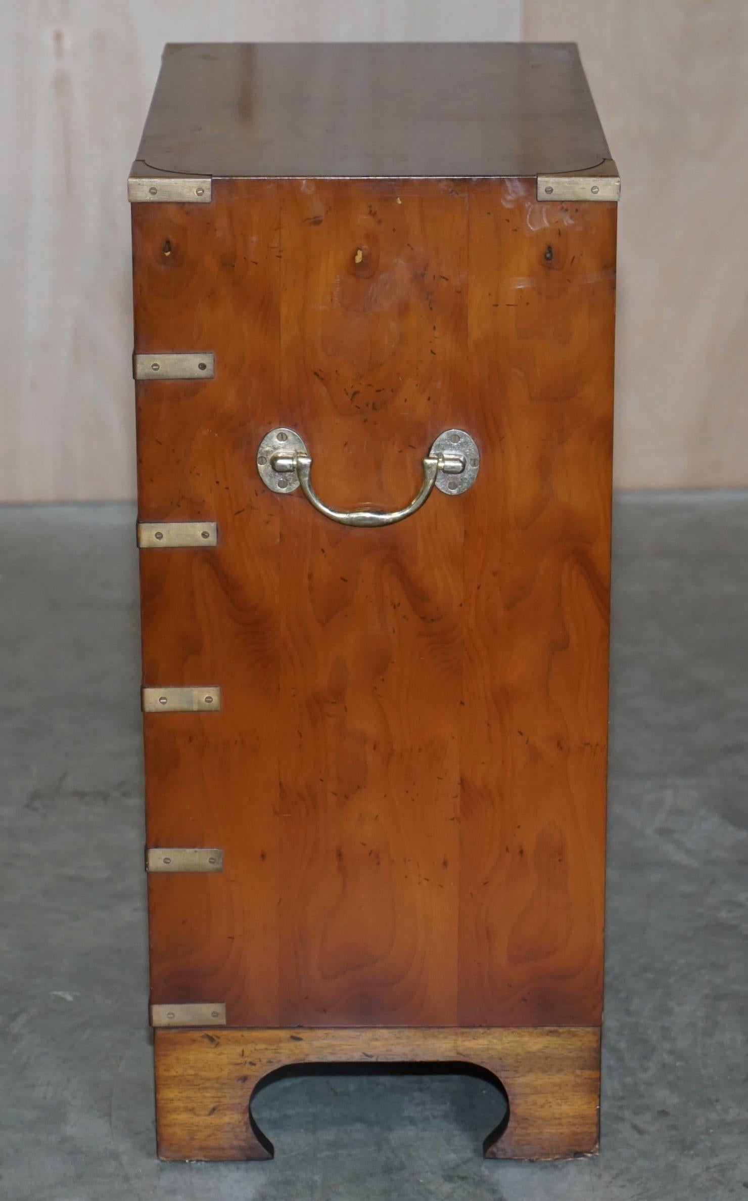 Cajonera de nogal rebabas vintage estilo campaña militar en venta 5