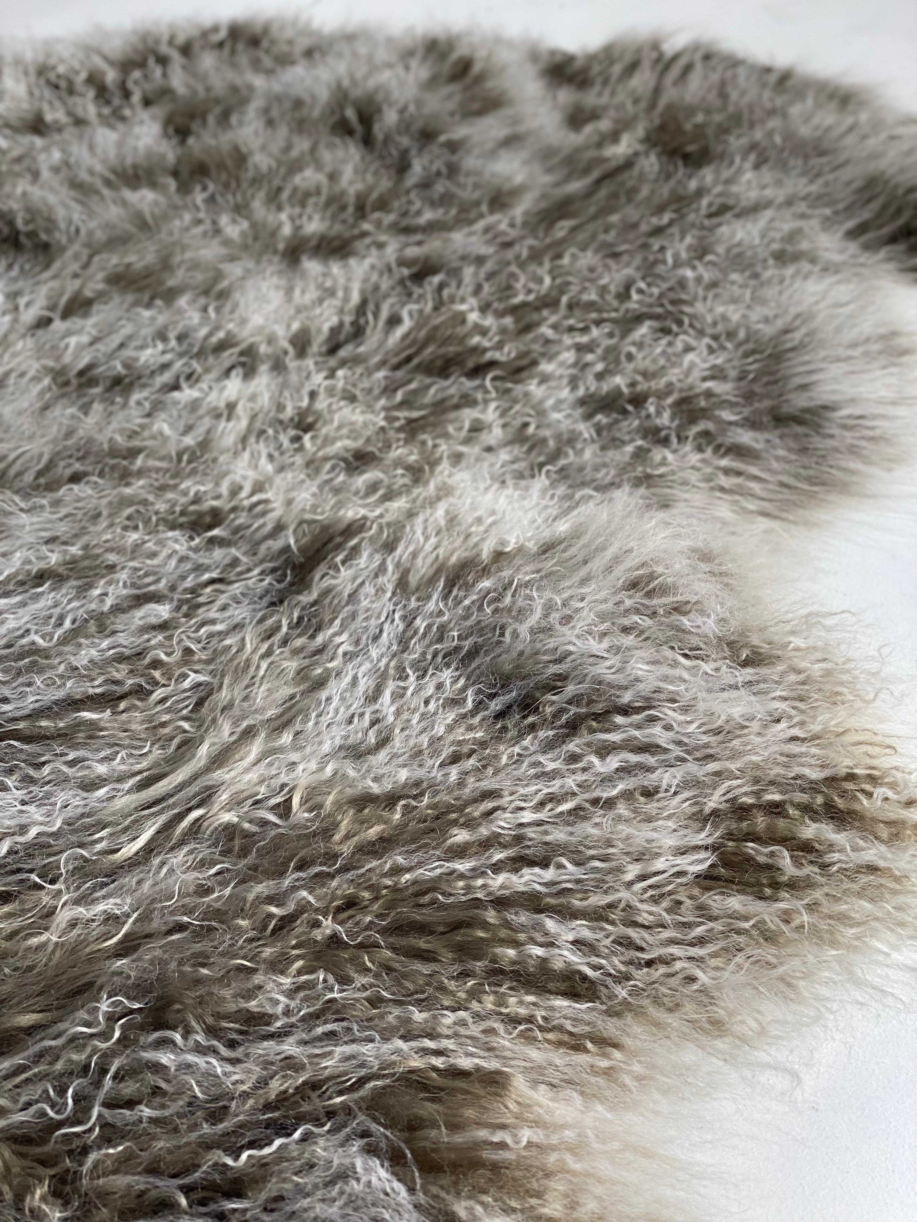 Green  Fur Throw or Floor Rug with white tip In New Condition In Dural, AU