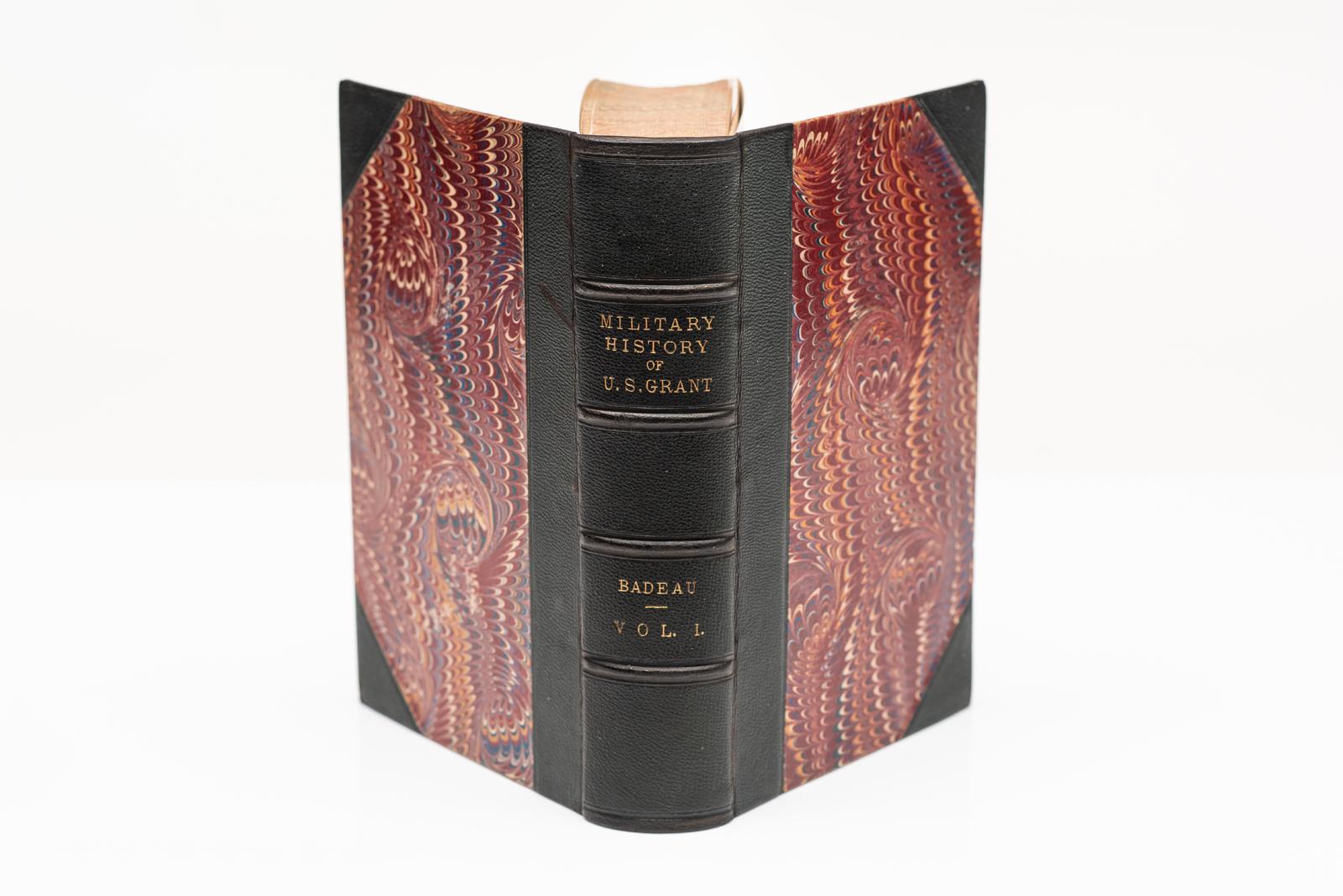 3 Volumes. Adams. Histoire militaire de l'U.S. Grant. Reliure en maroquin vert 3/4, plats et gardes marbrés, tranches marbrées, bandes surélevées, illustrée. Publié : New York : D. Appleton & Co. 1881
H : 9 1/2