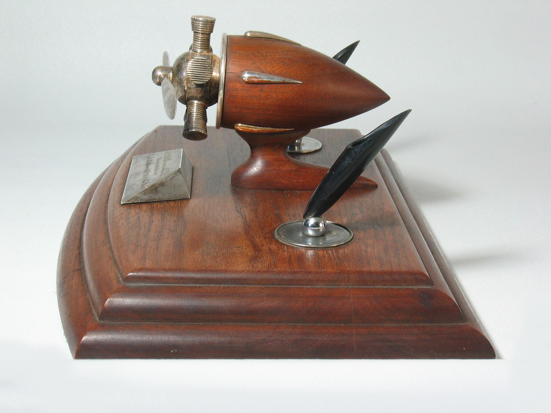 Military Interest A Presentation Desk Pen Holder or Stand Dated 1951 In Good Condition For Sale In Ottawa, Ontario