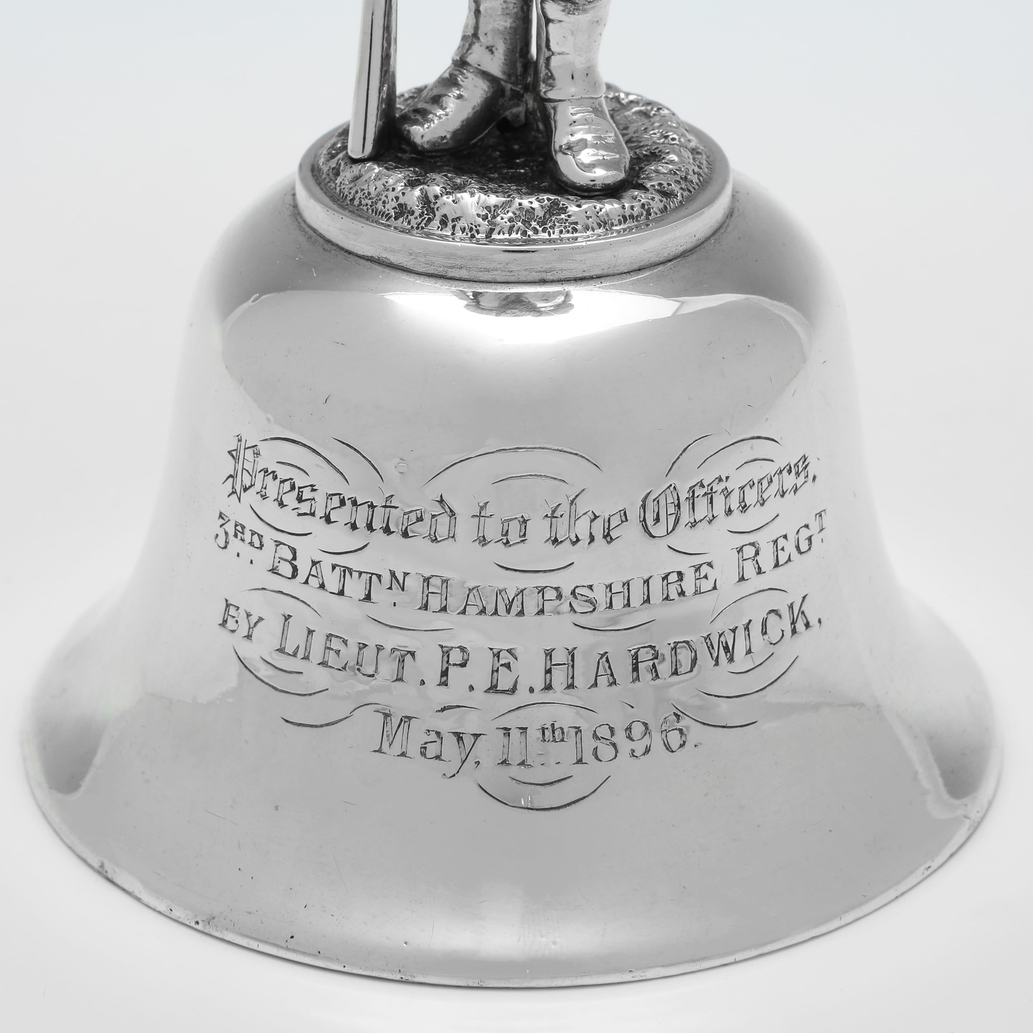 Military Interest - Campana victoriana de plata de ley con inscripción militar Inglés en venta