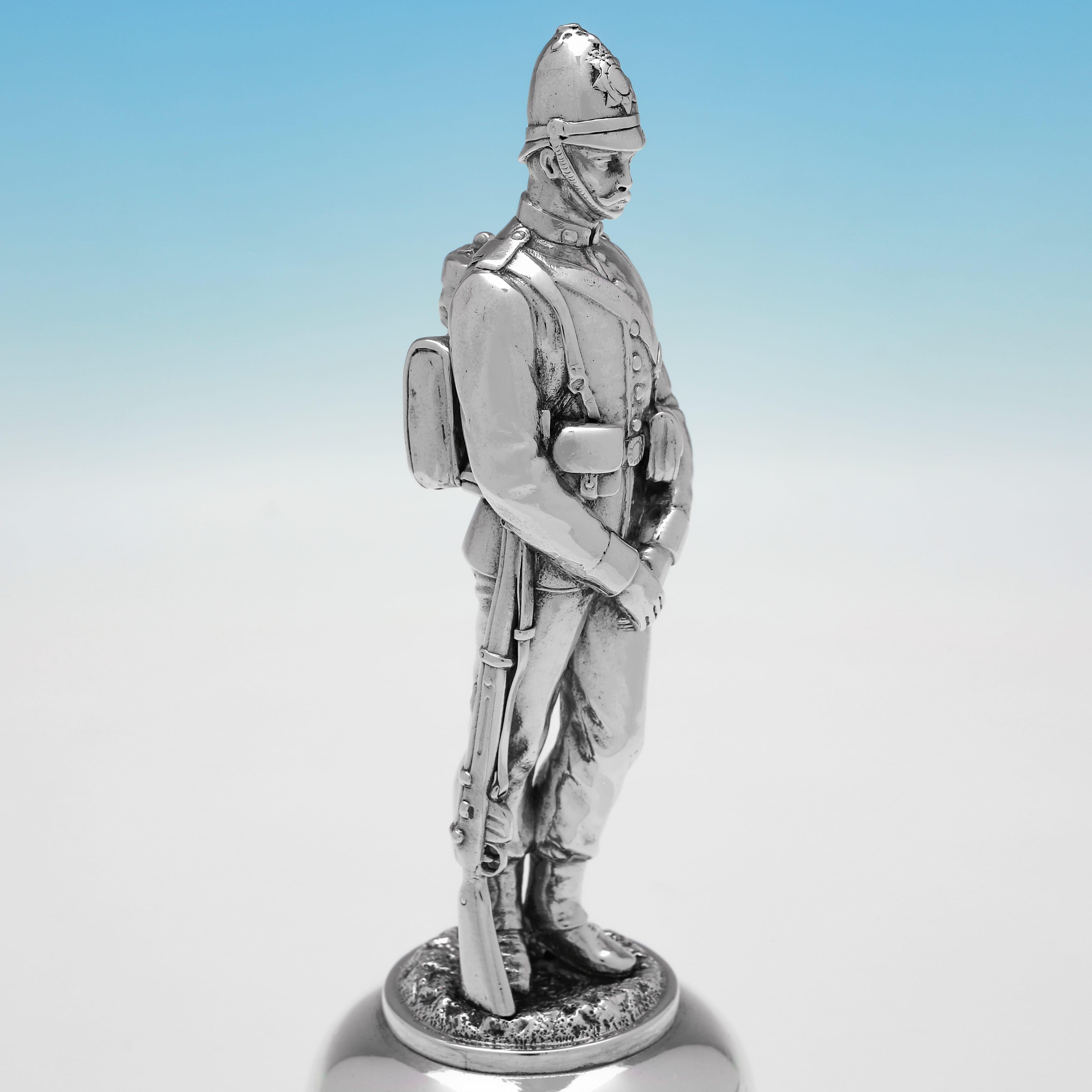 Military Interest - Campana victoriana de plata de ley con inscripción militar en Bueno estado para la venta en London, London
