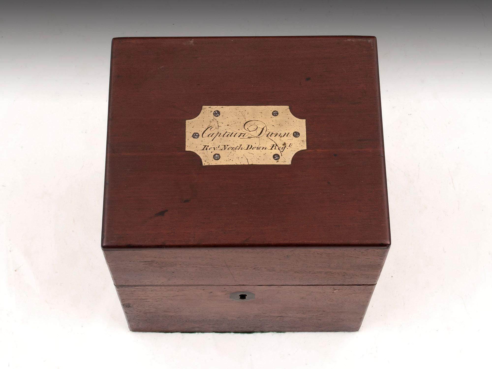 Military Mahogany Decanter Box In Distressed Condition For Sale In Northampton, United Kingdom