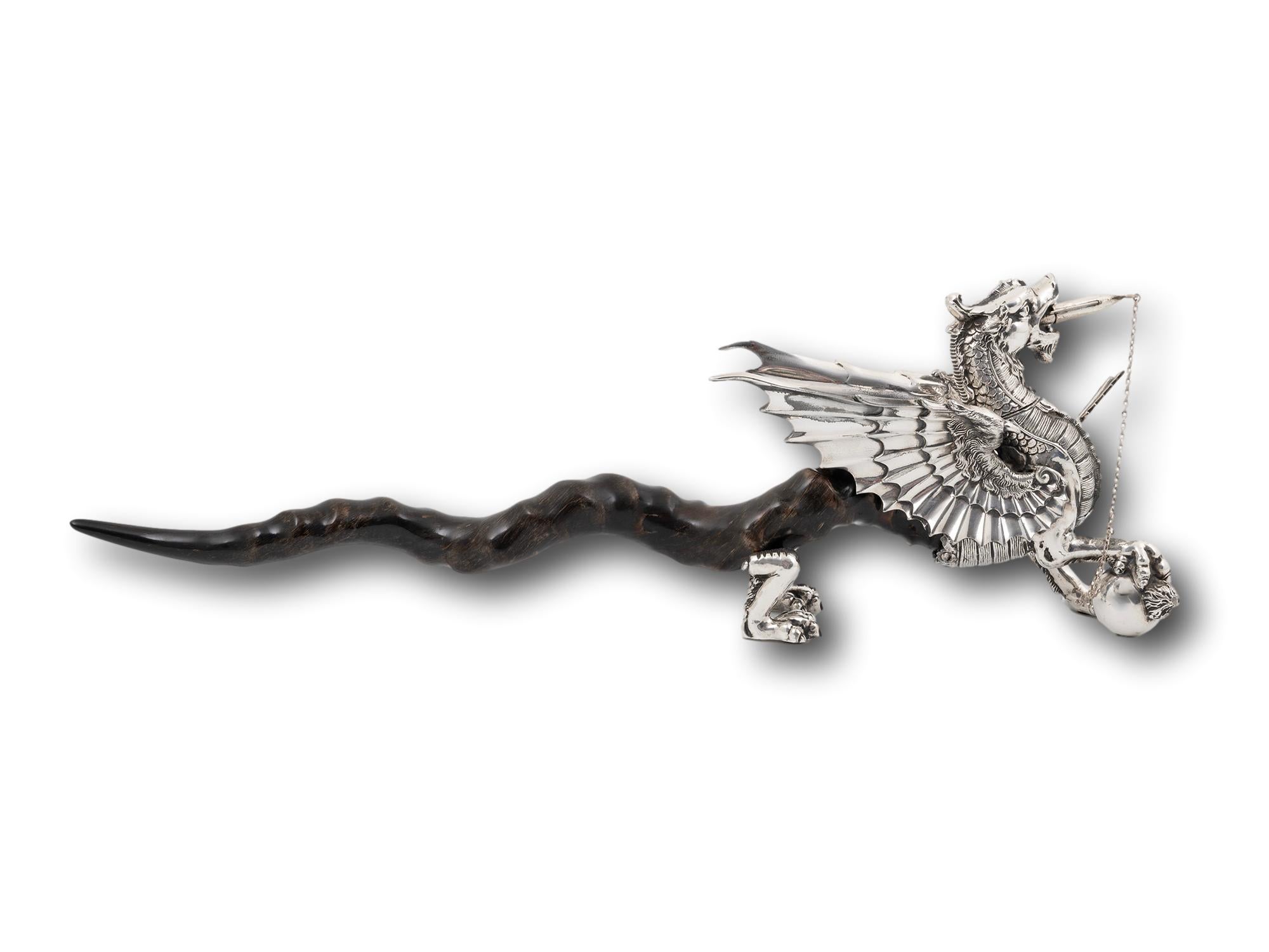 Militärisches Drachen-Tischfeuerzeug, geschenkt an Earnest 'Bee' Edwards Liverpool FC (Englisch) im Angebot