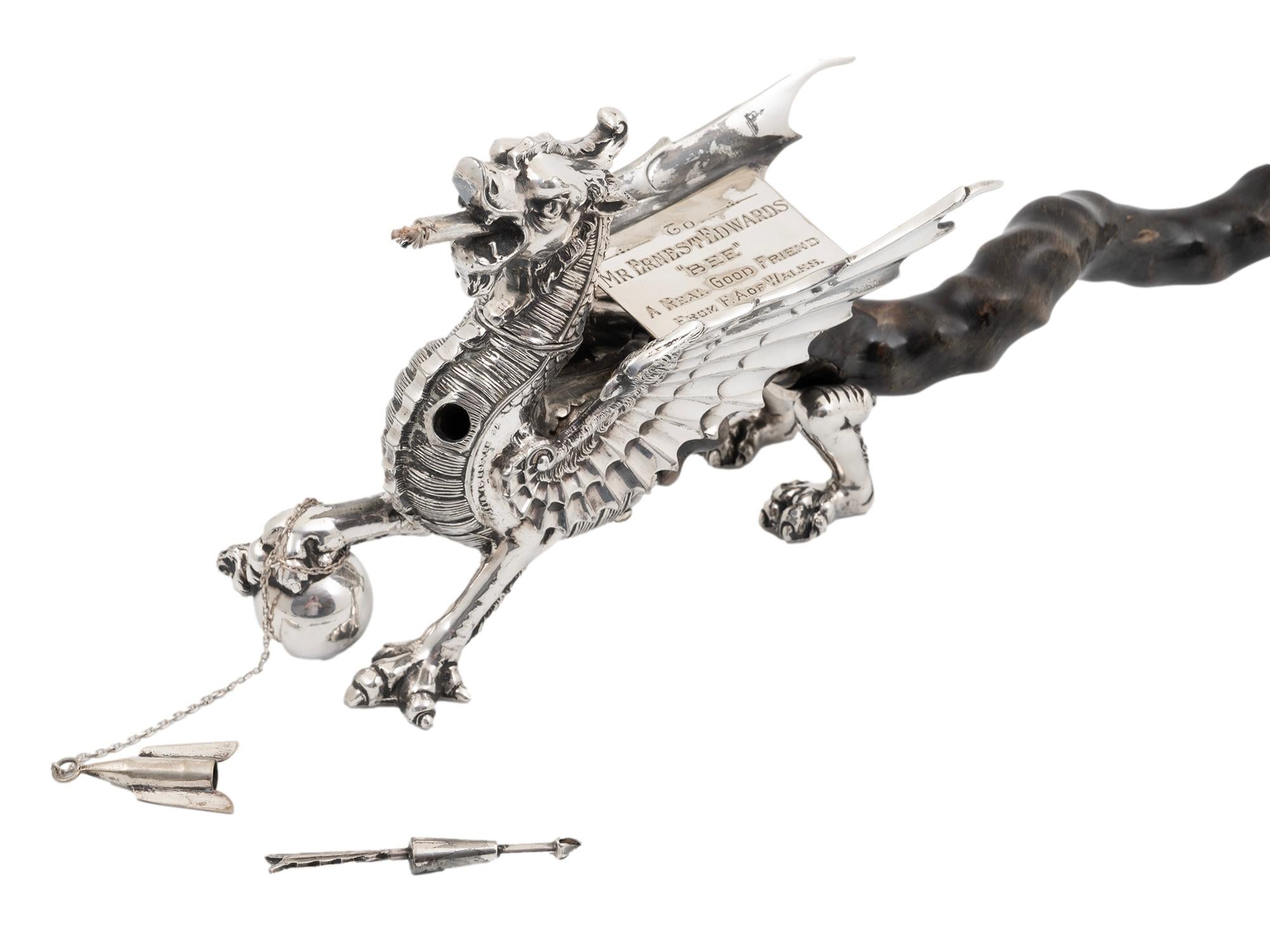 Militärisches Drachen-Tischfeuerzeug, geschenkt an Earnest 'Bee' Edwards Liverpool FC (Gegossen) im Angebot