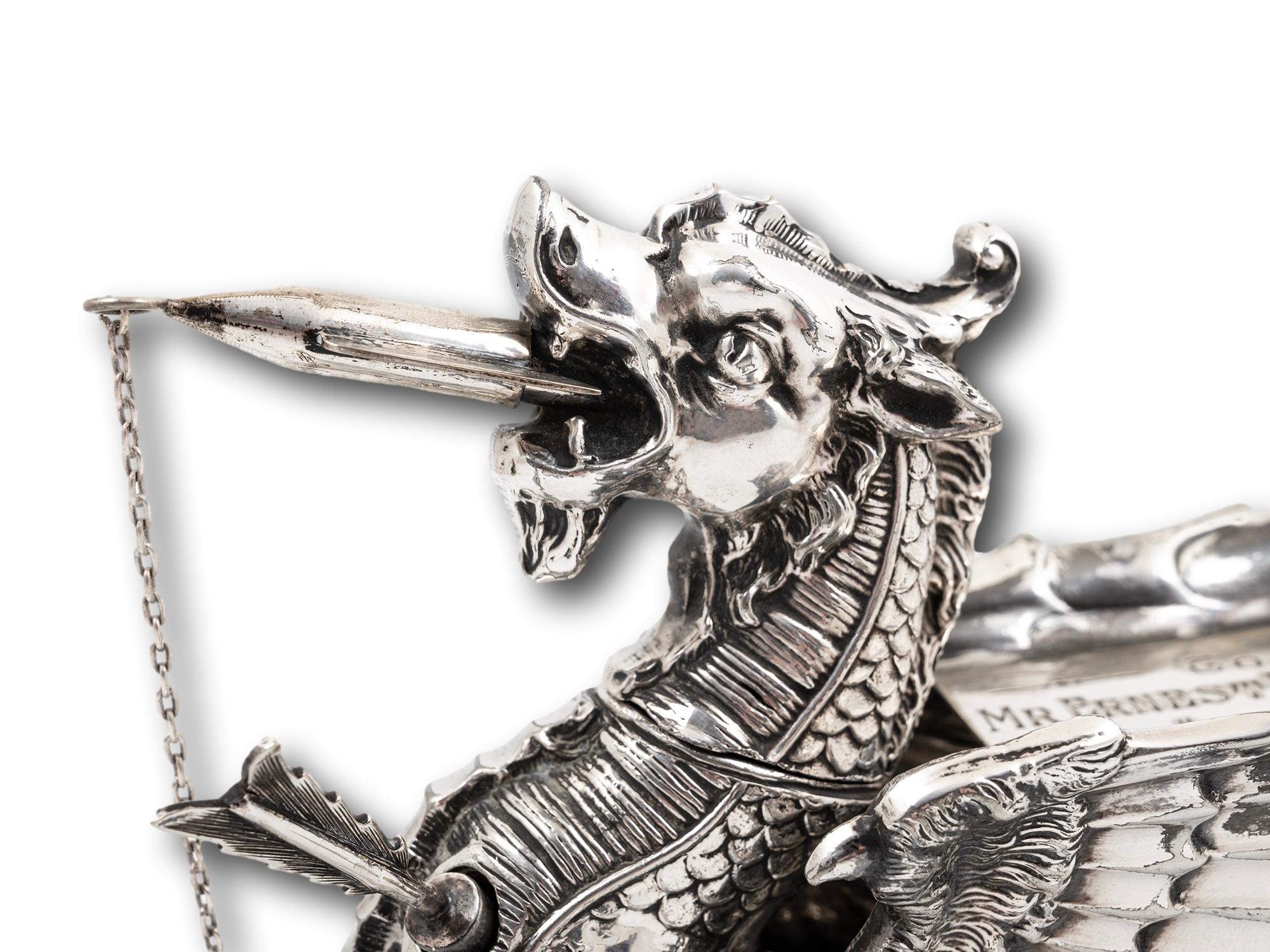 Militärisches Drachen-Tischfeuerzeug, geschenkt an Earnest 'Bee' Edwards Liverpool FC (19. Jahrhundert) im Angebot