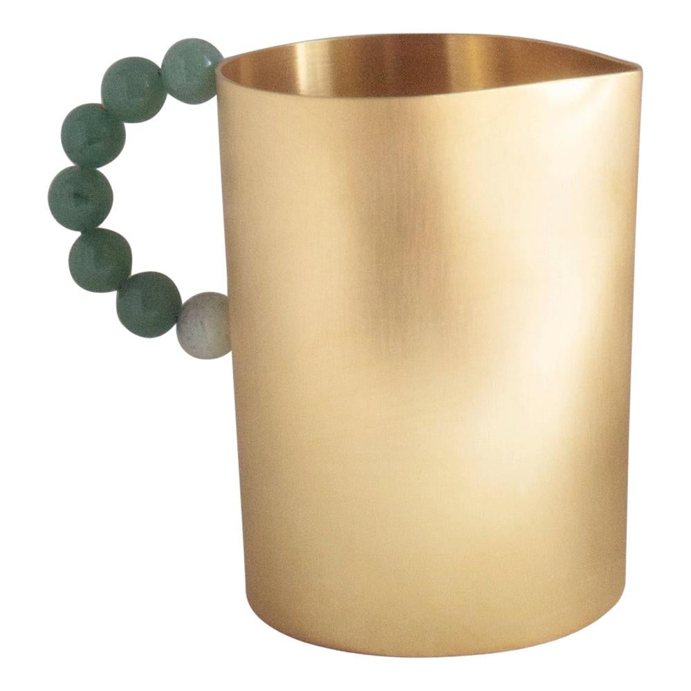 Contemporary Gold Plated Green Quartz Stone Milk Container by Natalia Criado (Récipient à lait contemporain en pierre de quartz verte plaquée or)