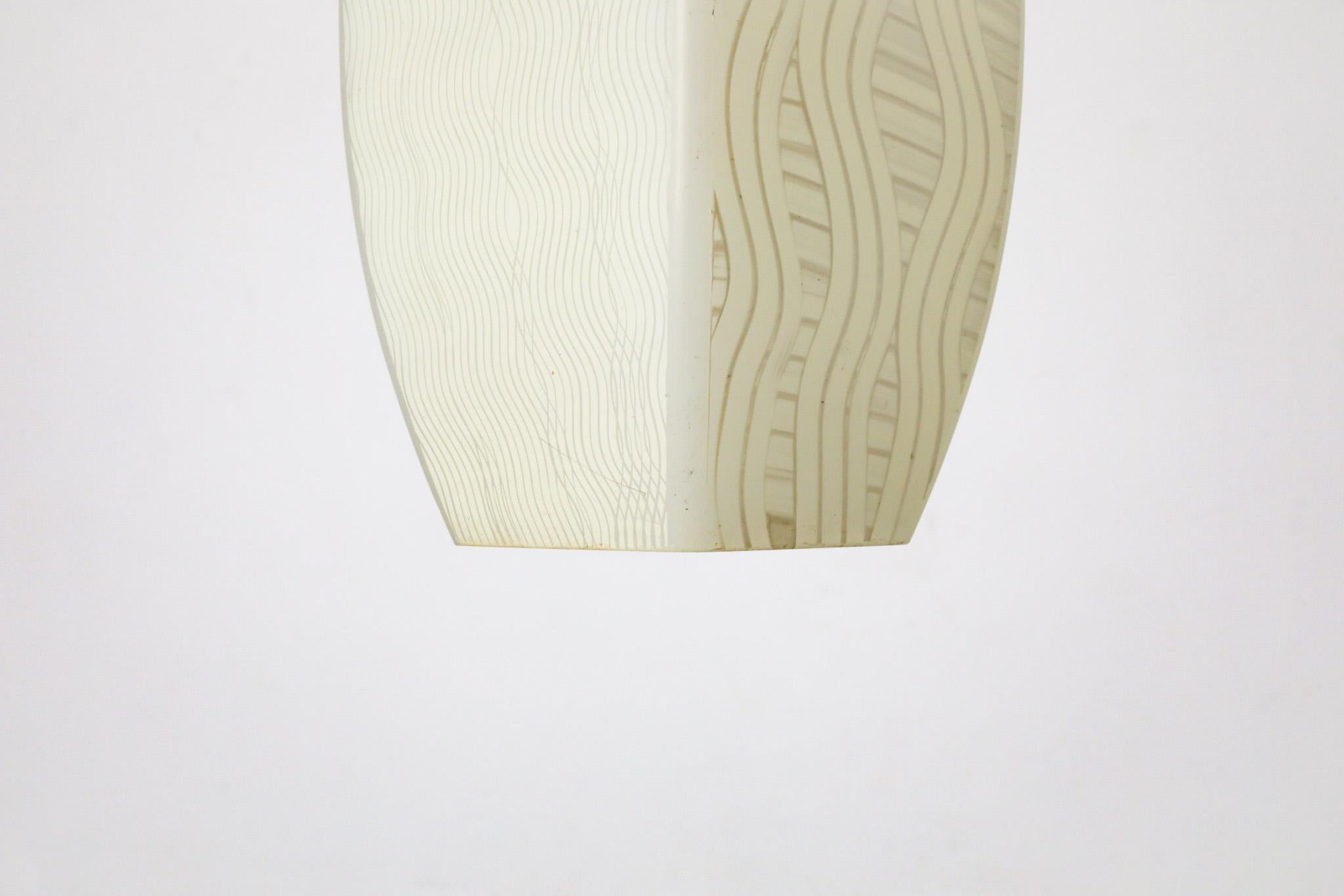 Deckenleuchte aus Milchglas mit dekorativem weißem Grafikmotiv aus Milchglas im Angebot 5