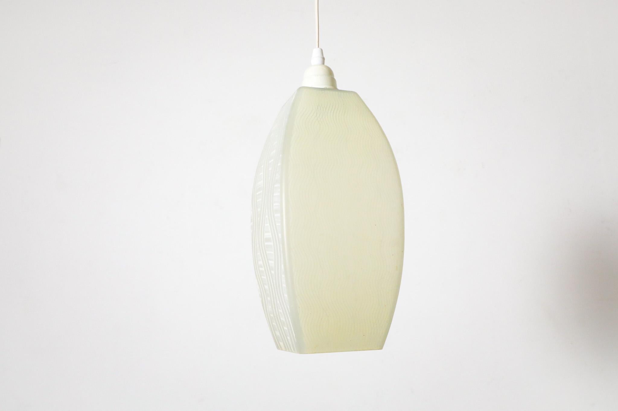 Deckenleuchte aus Milchglas mit dekorativem weißem Grafikmotiv aus Milchglas im Angebot 7
