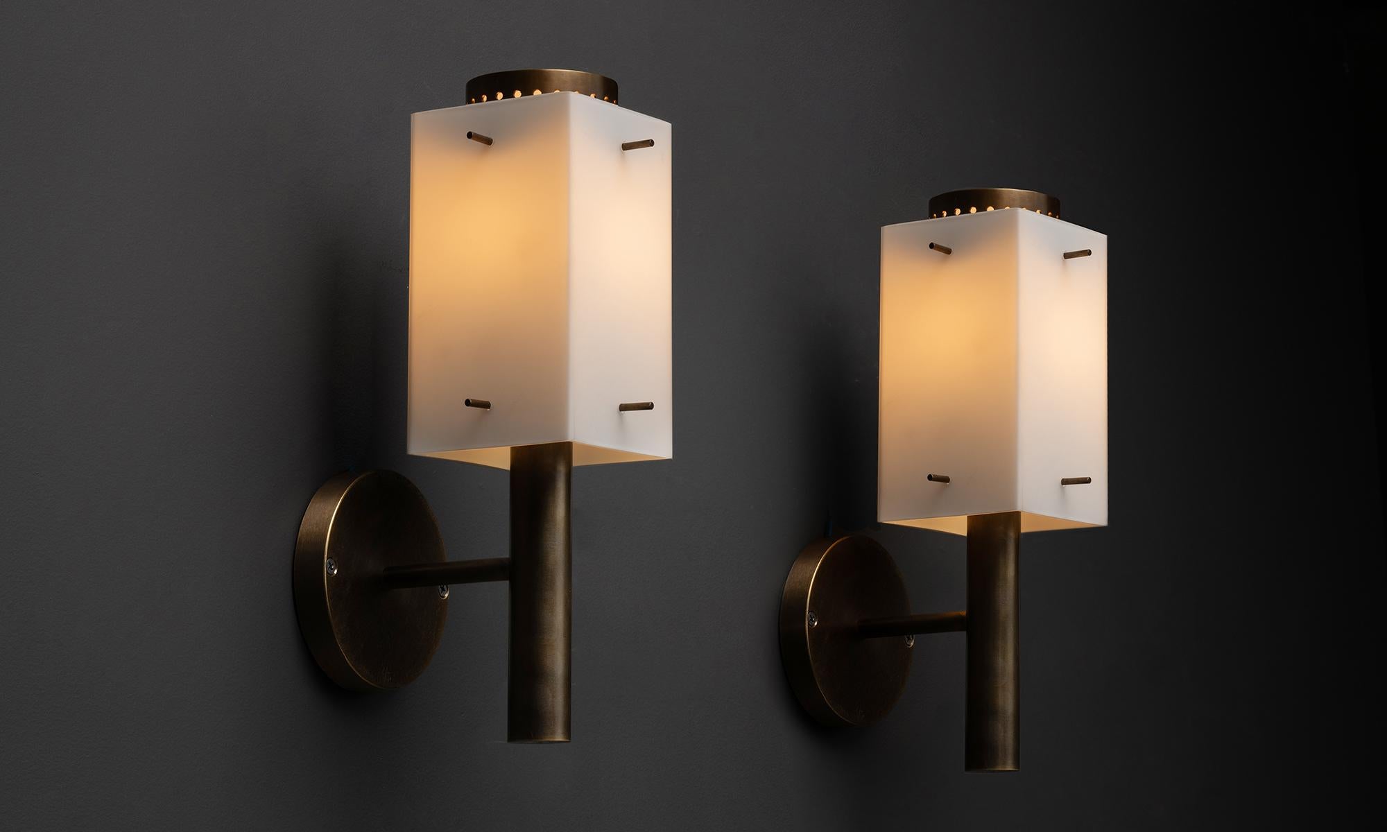 Milk Glass Sconce
Made in Italy
Rectangular milk glass shades with upper glass diffuser. With brass hardware.
5.5