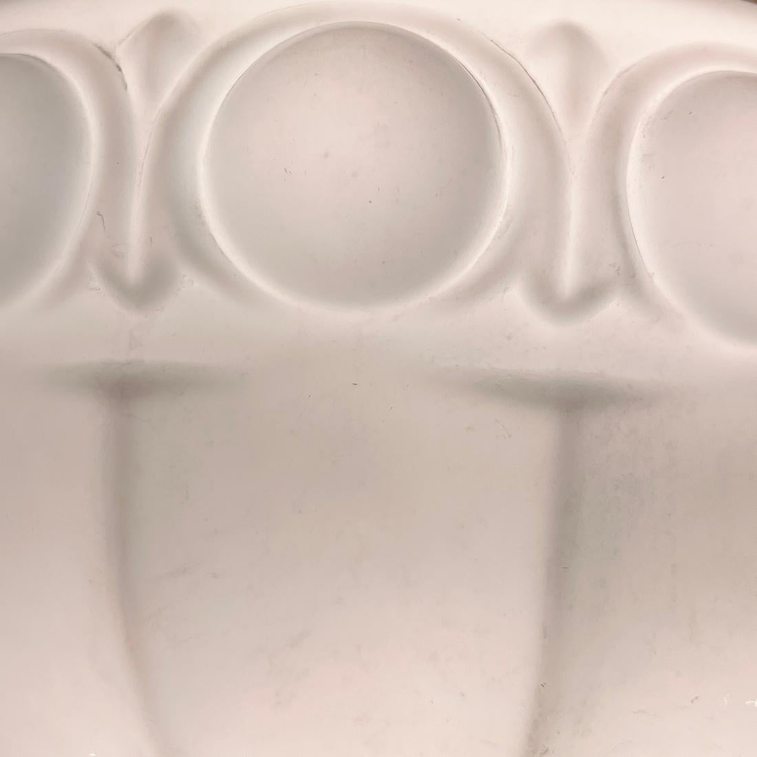 Paar Laternen aus Milchglas im Zustand „Gut“ im Angebot in New York, NY