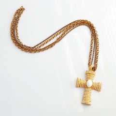 Collana in vetro lattimo con micro pavé di Vogue, anni '50