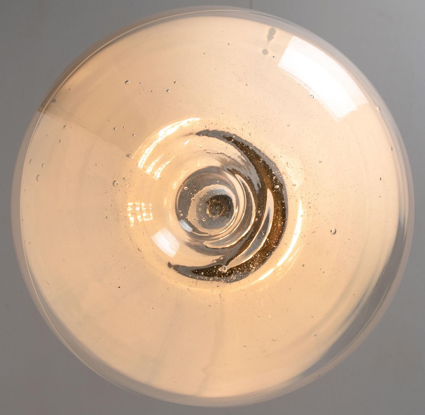 Lampes à suspension en verre dépoli de Harrachov, années 1970 en vente 8