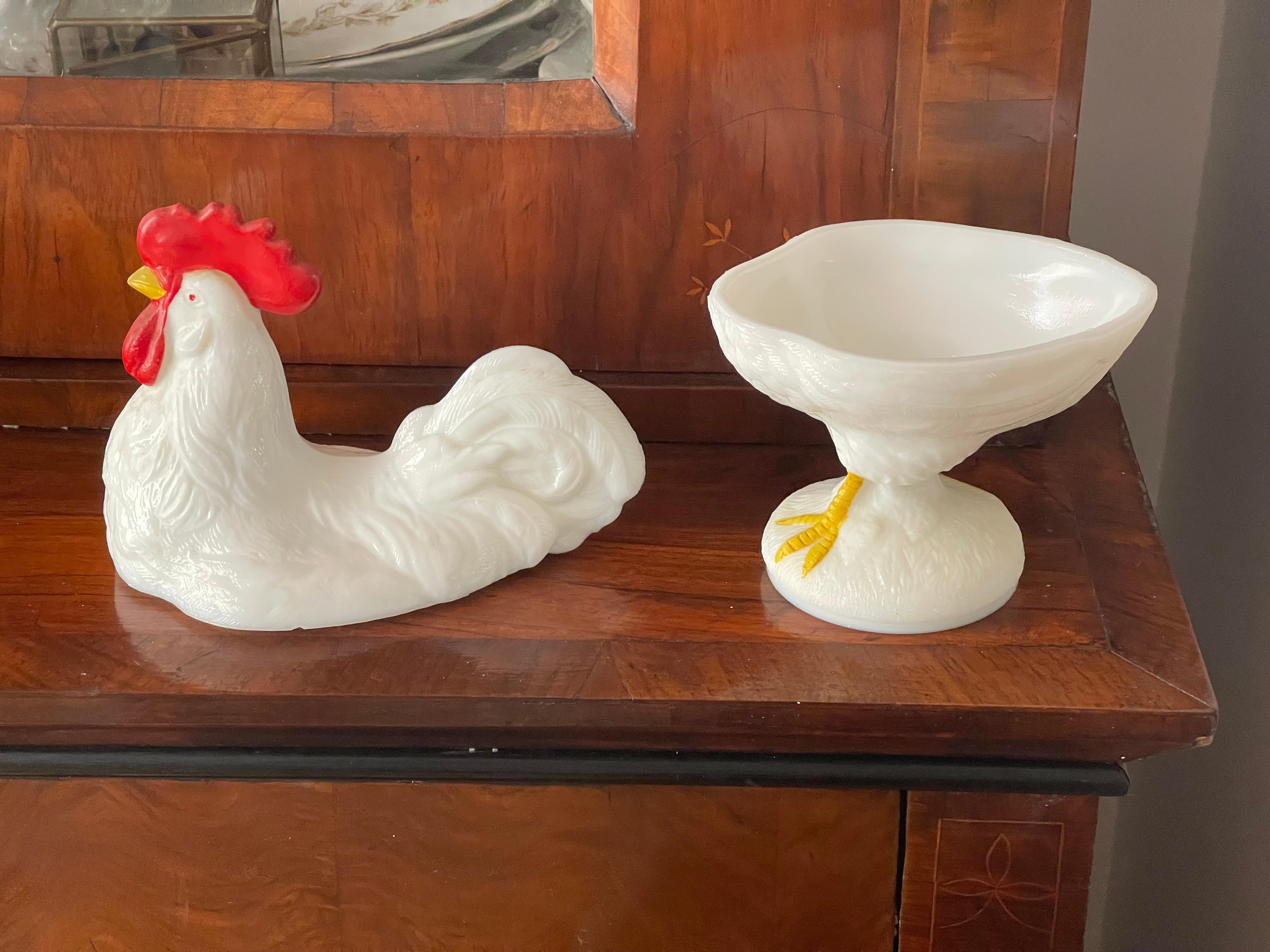 Milk Glass Rooster Dish or Tureen In Good Condition For Sale In Boca Raton, FL