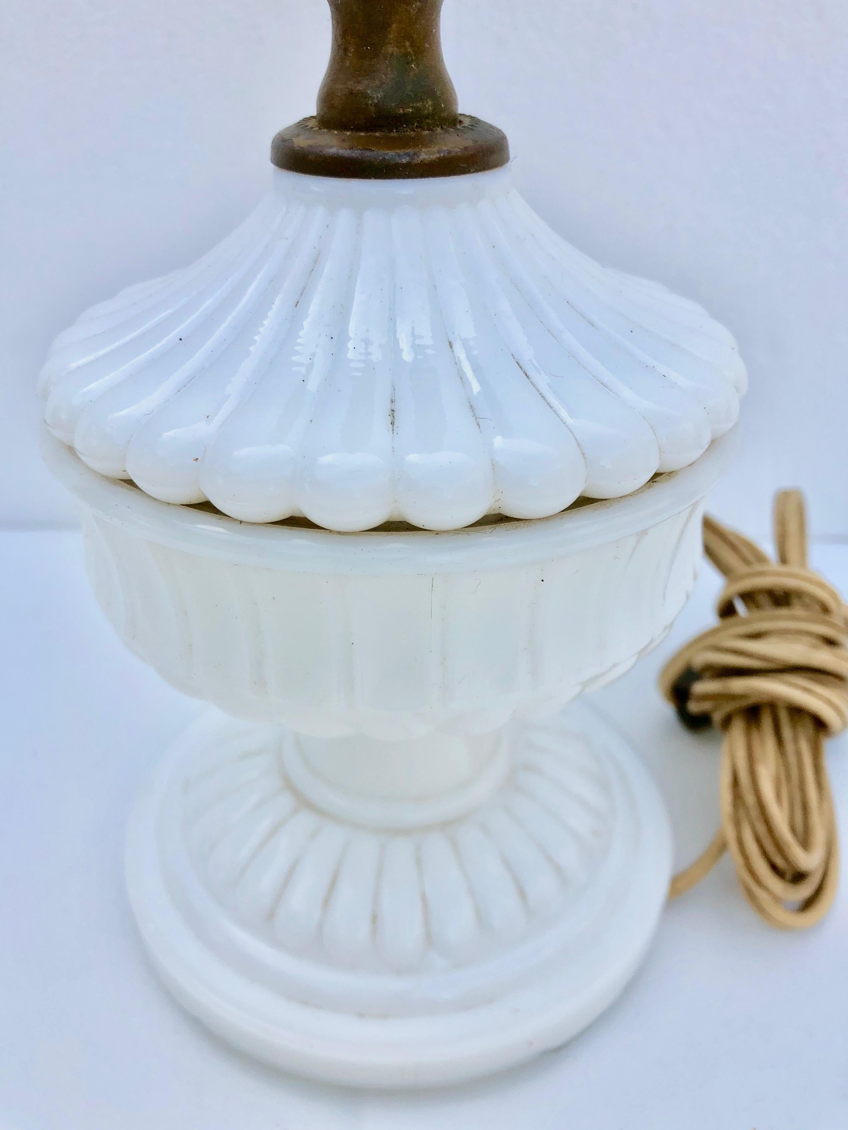 Milk Glass Table Lamp with a Flower Petal Design and Pedestal Base In Good Condition For Sale In Petaluma, CA