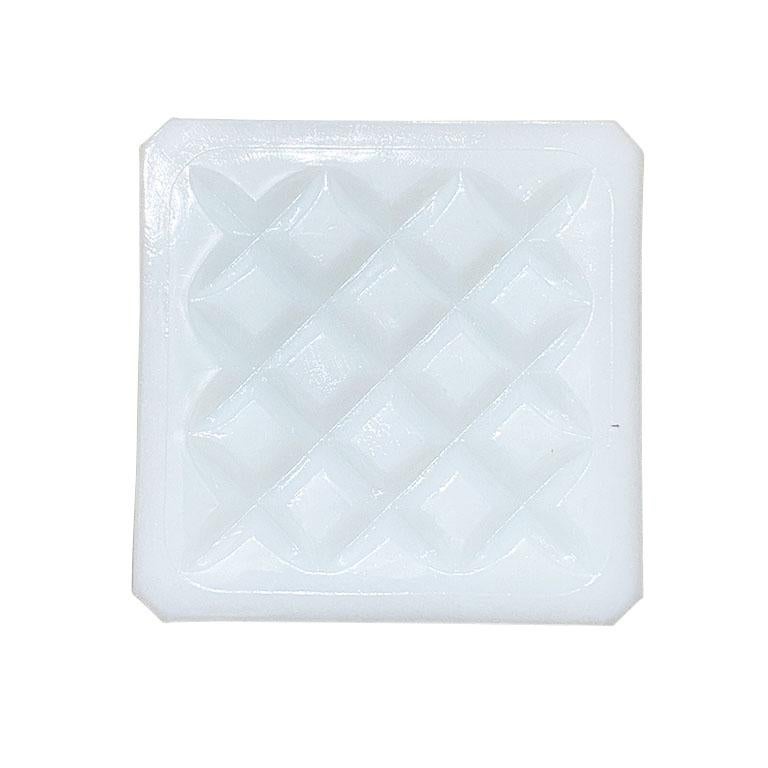 Milchglas-Truhe oder Schmuckkästchen mit Diamantform-Dekoration und Deckel (Moderne der Mitte des Jahrhunderts) im Angebot