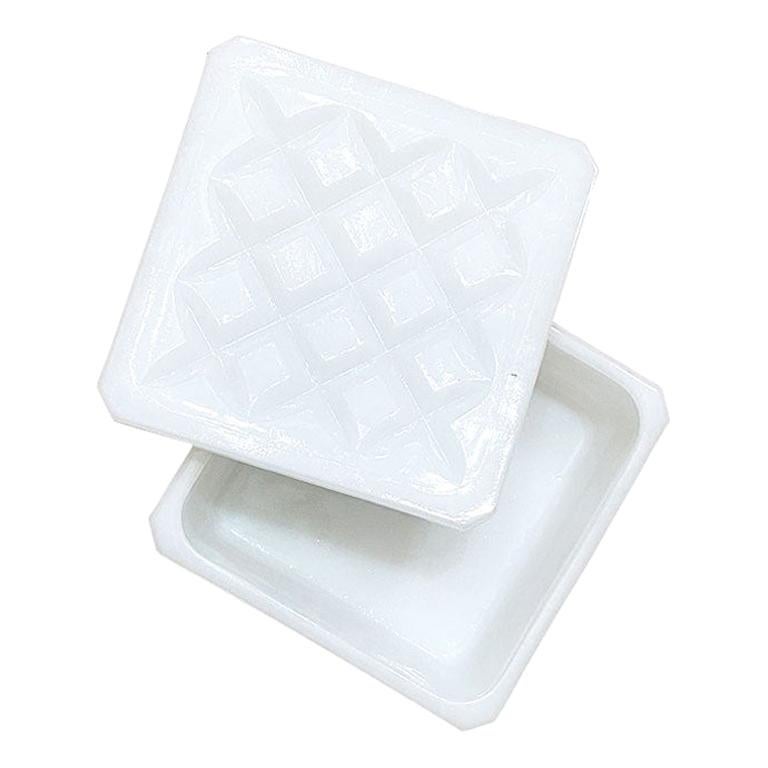 Caja de Baratijas o Joyero de Vaso de Leche con Decoración en Forma de Diamante y Tapa