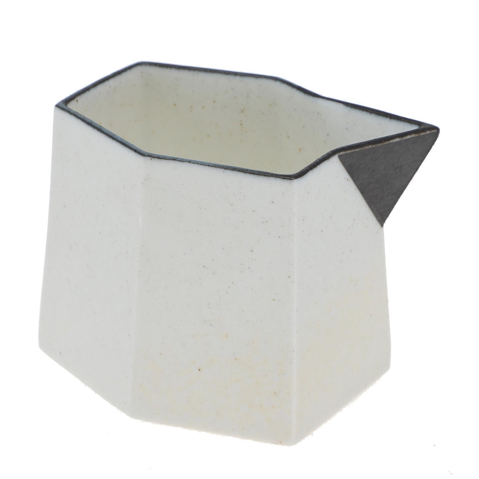 Milchkrug und cremefarbener Krug von Bodil Manz Own Studio Schale aus Eierschalen-Keramik (Moderne) im Angebot