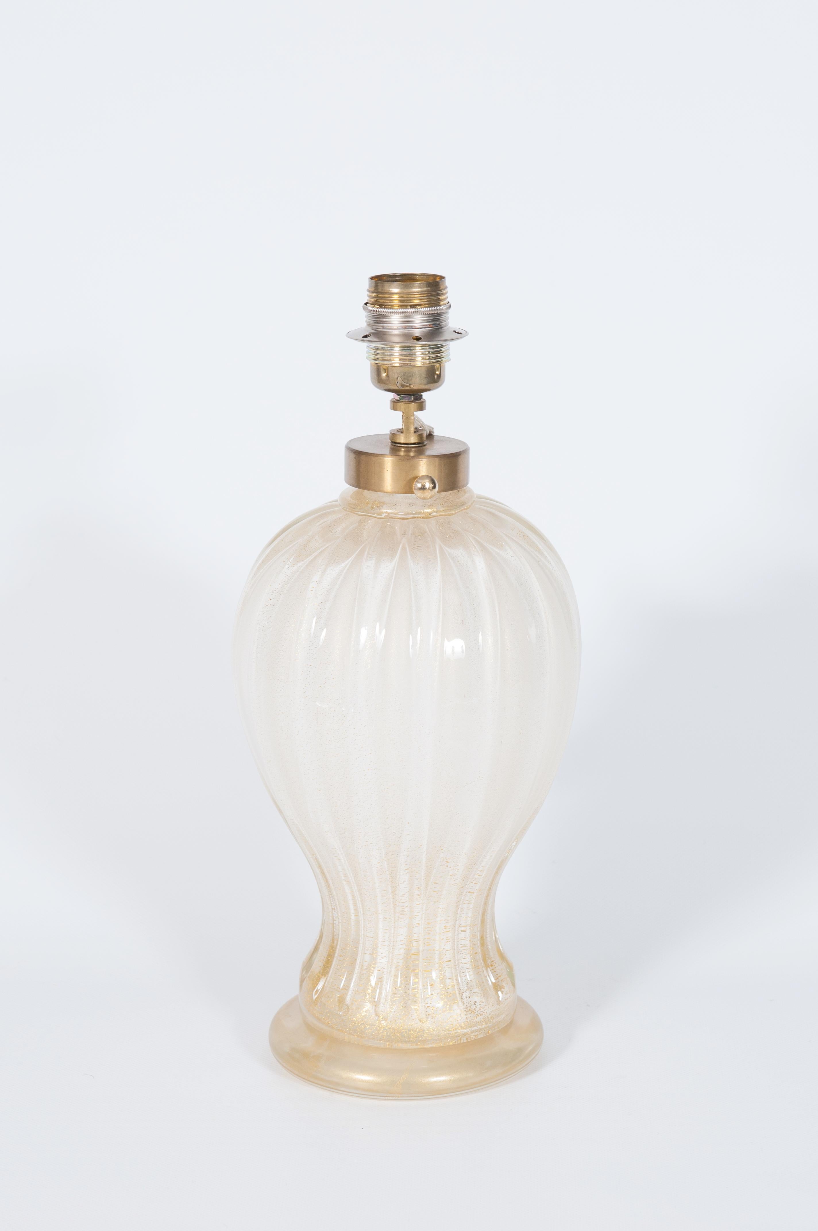 Milk White Italian Table Lamp with 24-Karat Gold in blown Murano glass, 1970s For Sale 3