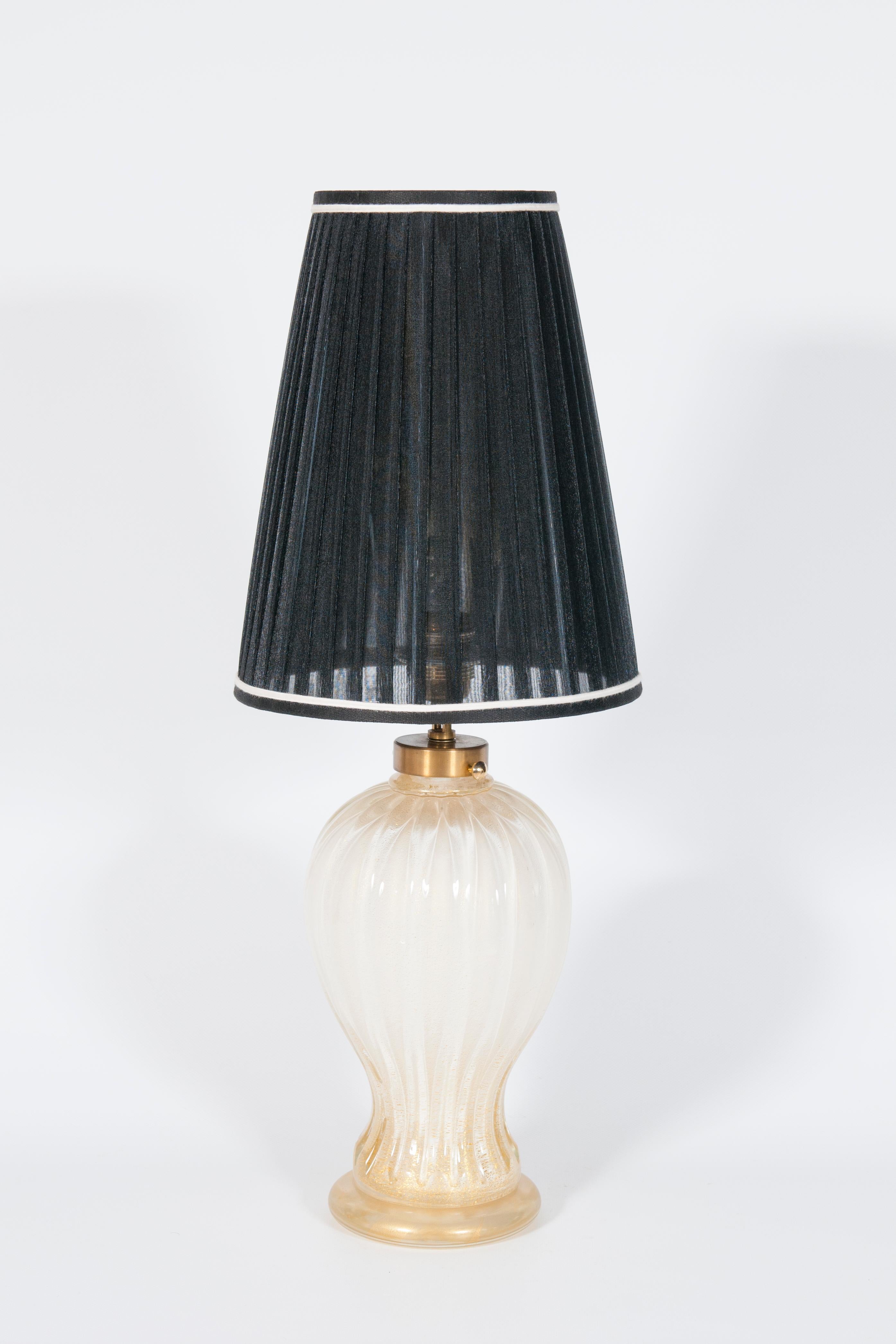 Milk White Italian Table Lamp with 24-Karat Gold in blown Murano glass, 1970s
Exquisite and very elegant table lamp in blown Murano glass, which manufacture is dated circa 1970s. It features a ribbed milk-white main body in Murano glass, with a very