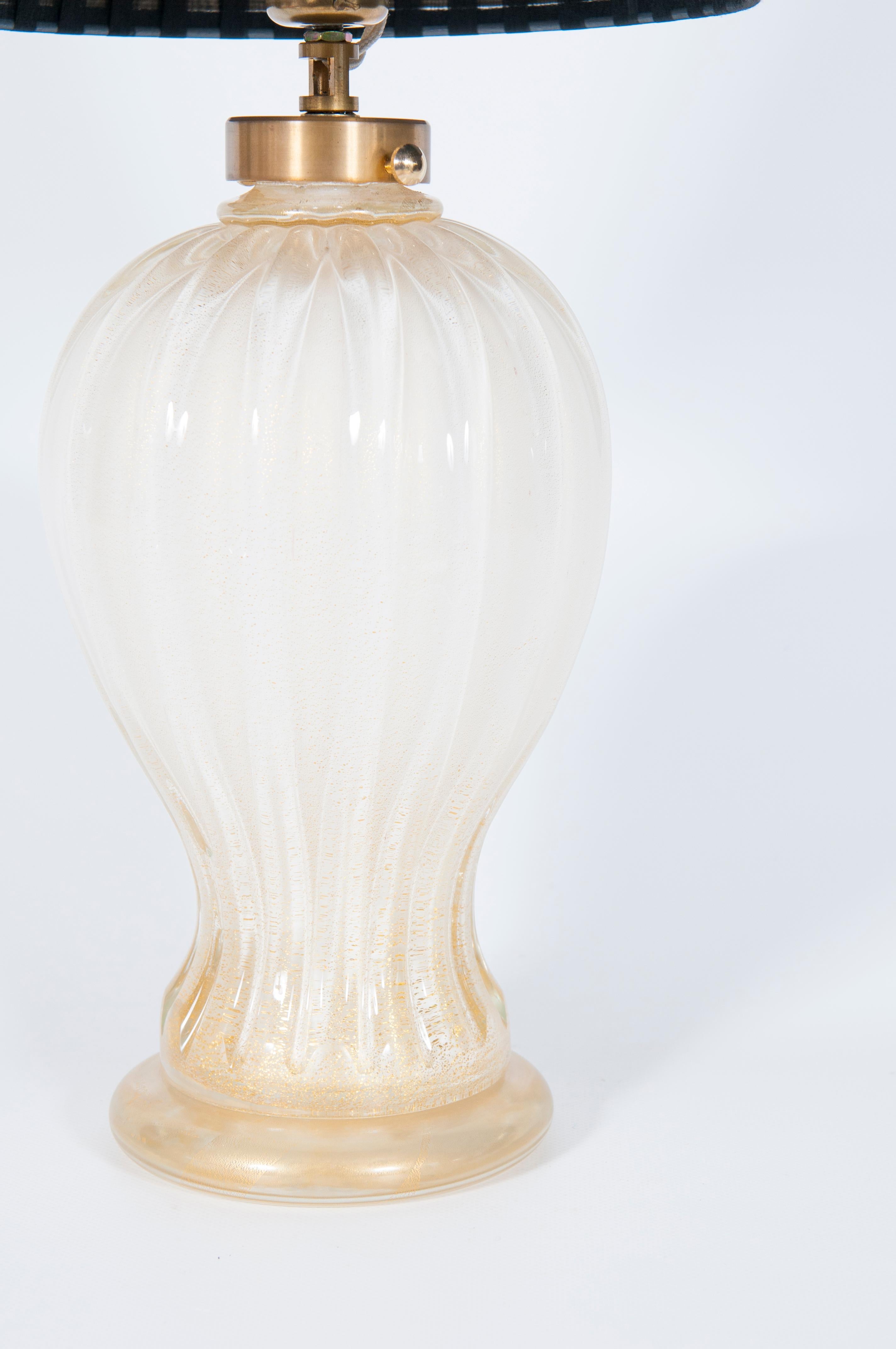 Late 20th Century Milk White Italian Table Lamp with 24-Karat Gold in blown Murano glass, 1970s For Sale