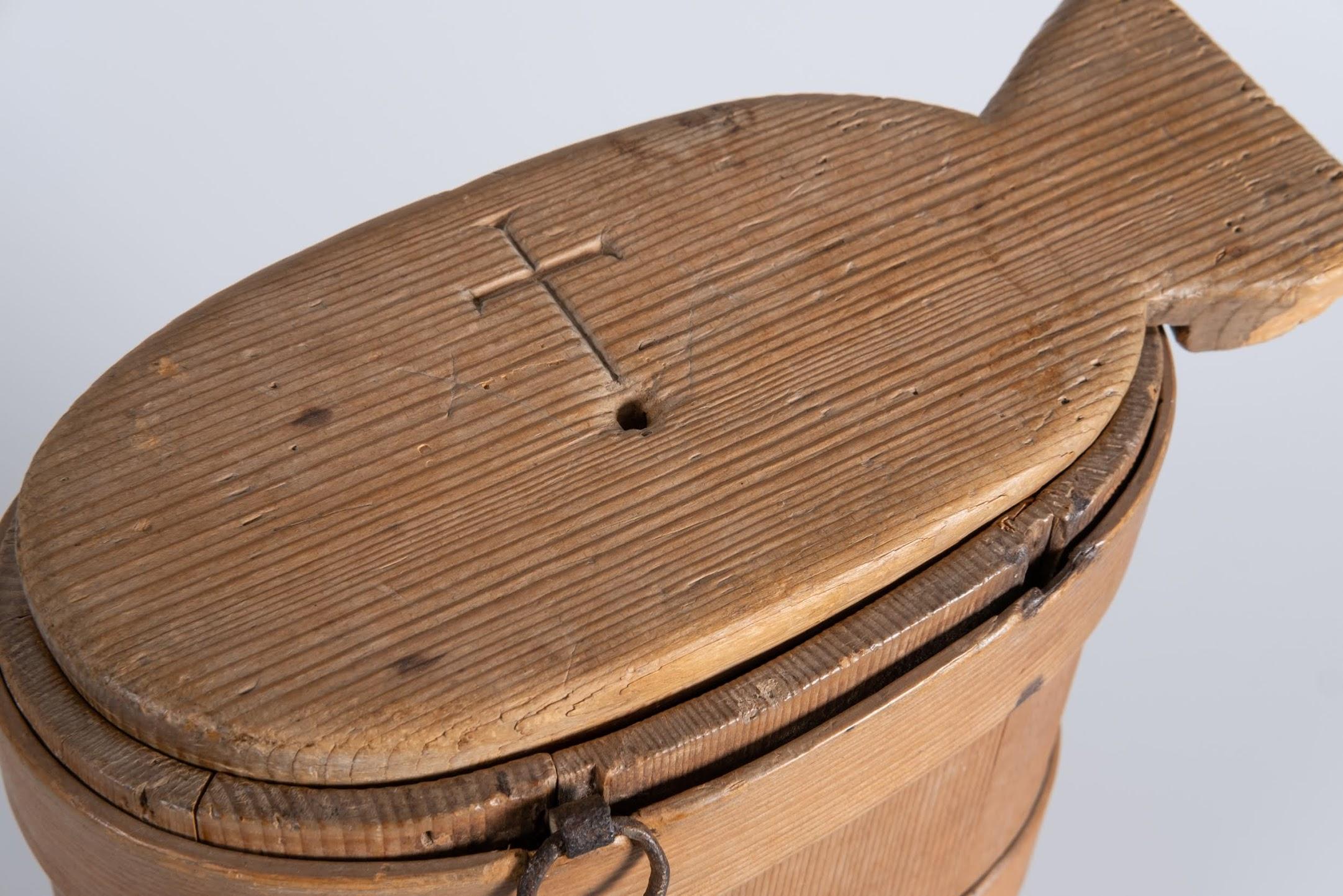 Spruce Milk Wooden Backpack, Switzerland, Early 1800 For Sale