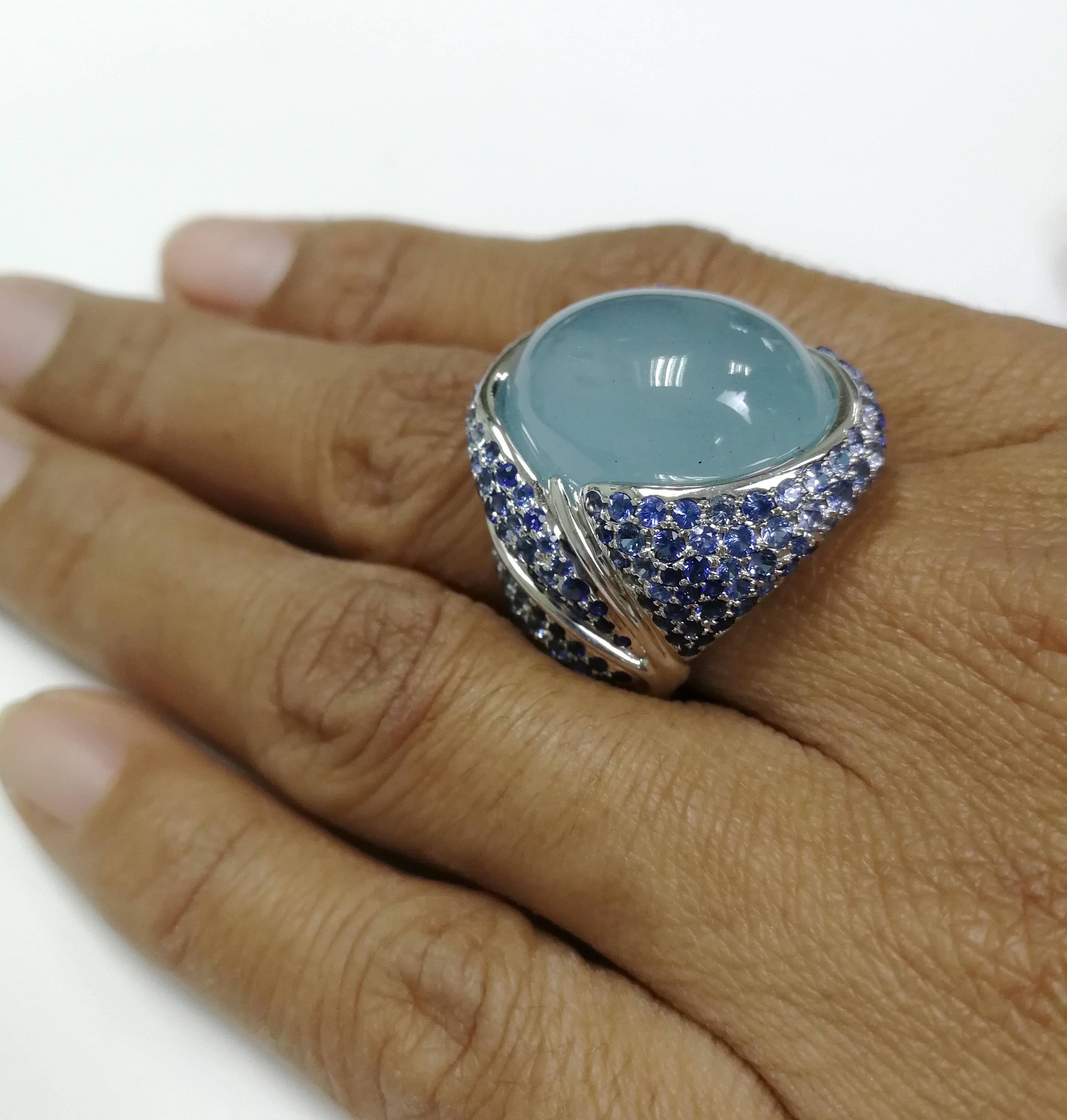 Contemporary Milky Aquamarine 20.60 Carat Sapphire 18 Karat White Gold Ring For Sale