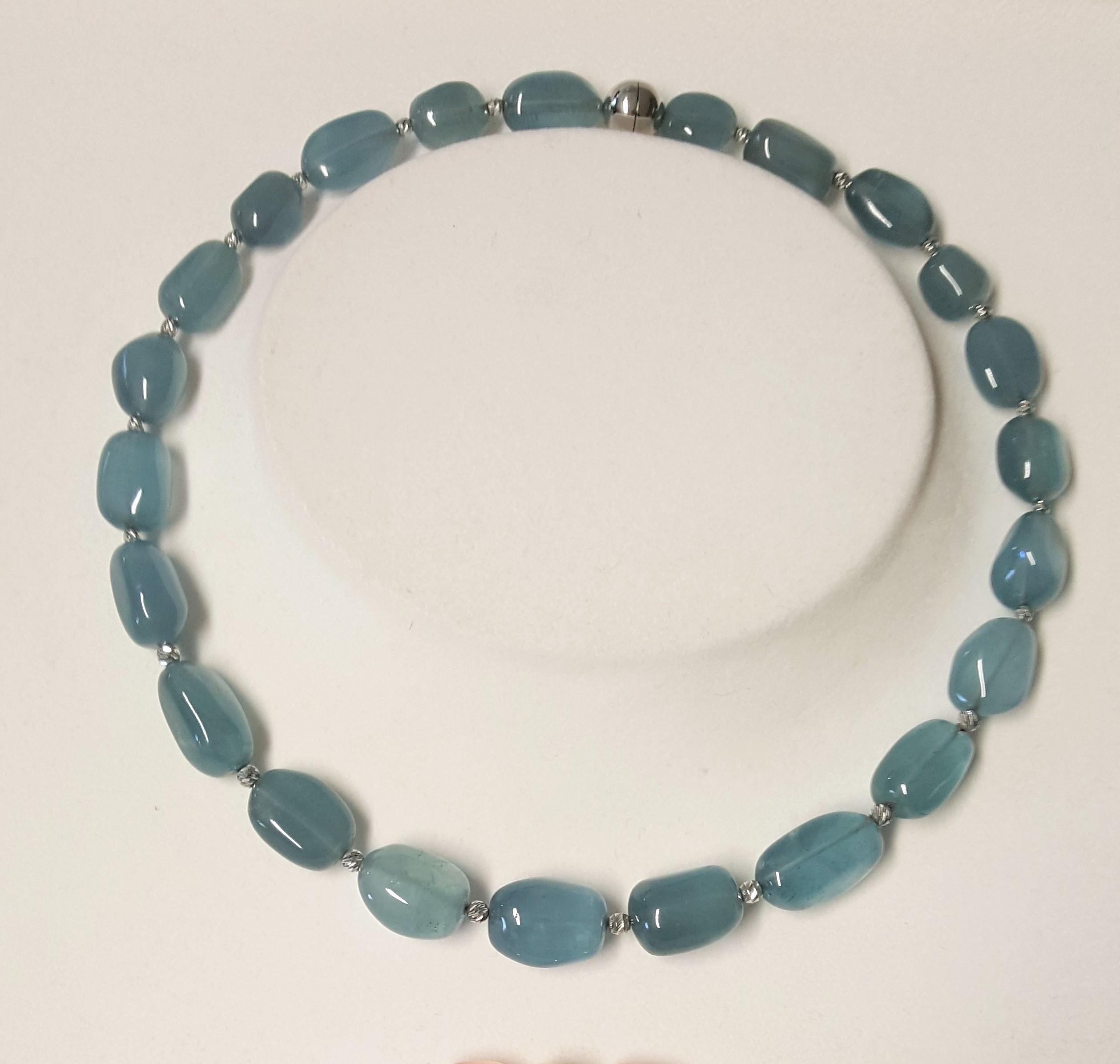 Milky Blue Aquamarine Baroque Beaded Necklace with 18kt White Gold In New Condition For Sale In Kirschweiler, DE