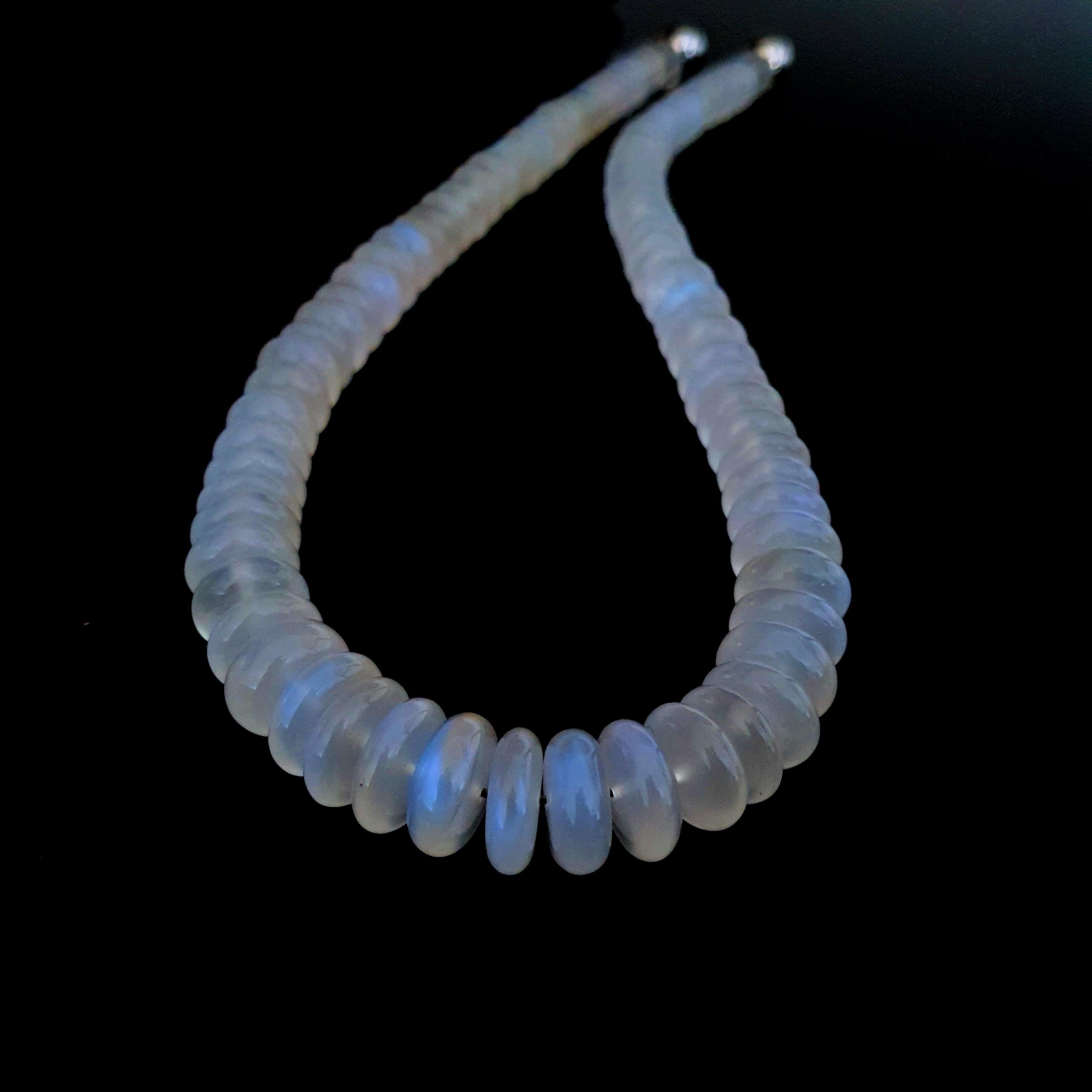 Milky Blue Moonstone Rondel Beaded Necklace with 18 Carat White Gold Clasp In New Condition For Sale In Kirschweiler, DE