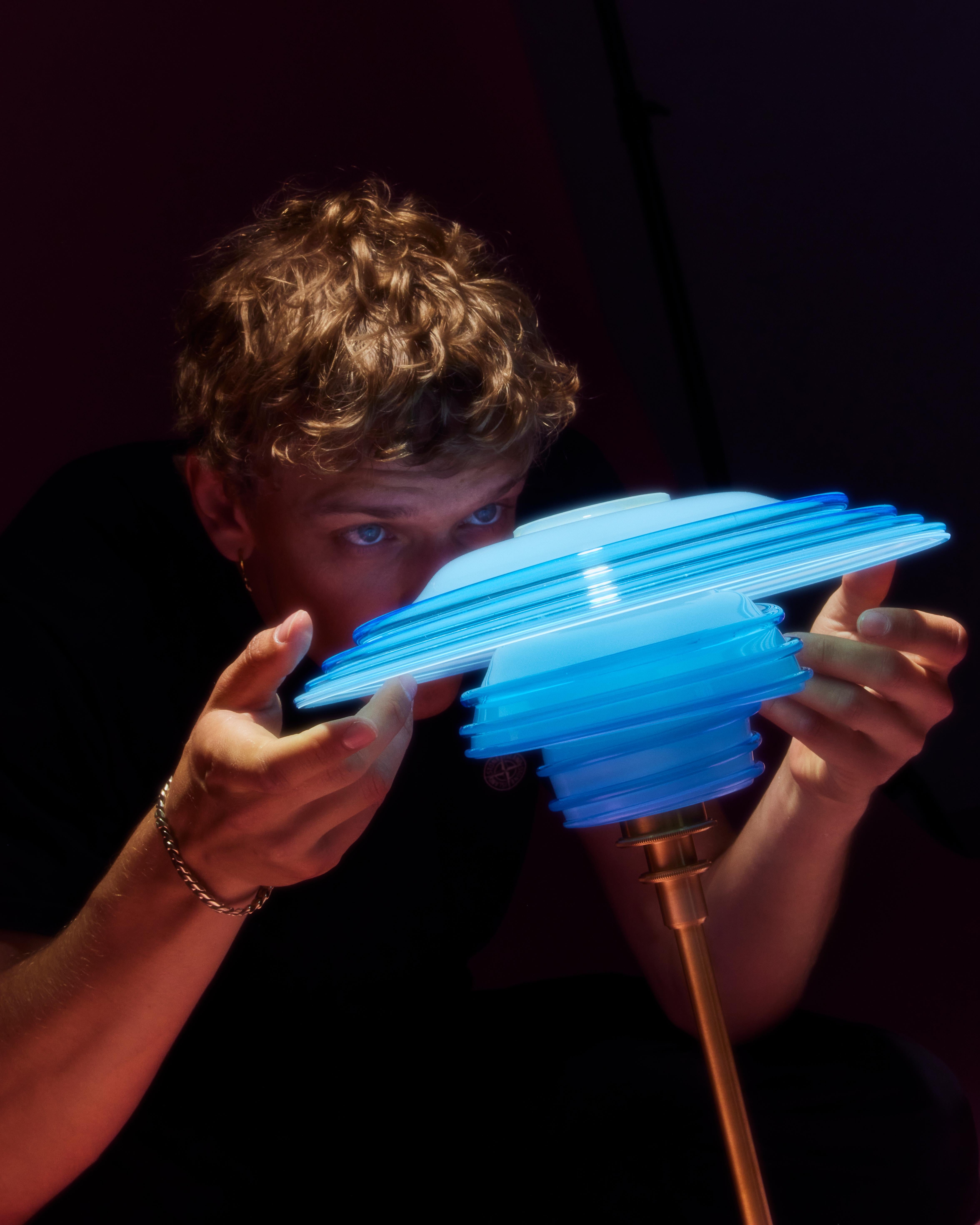 XXIe siècle et contemporain Lampe de table bleu laiteux Home in Heven pour Louis Poulsen
