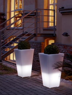 Pot 44 Y blanc laiteux de SLIDE Studio