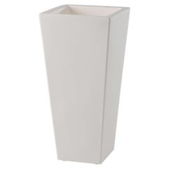 Pot 44 Y blanc laiteux de SLIDE Studio