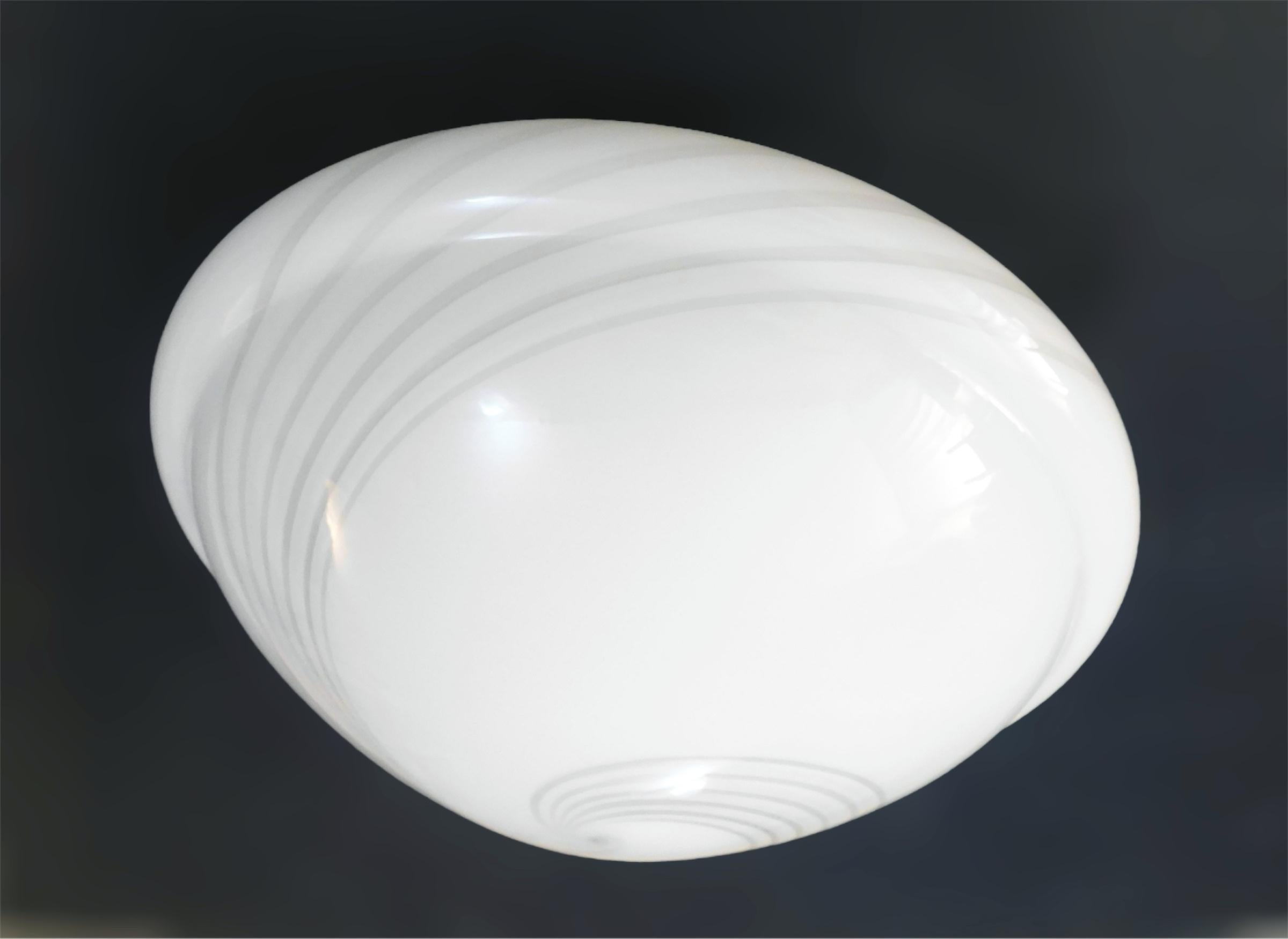 Empotrable / Aplique Murano Blanco Lechoso y Gris Moderno de mediados de siglo en venta
