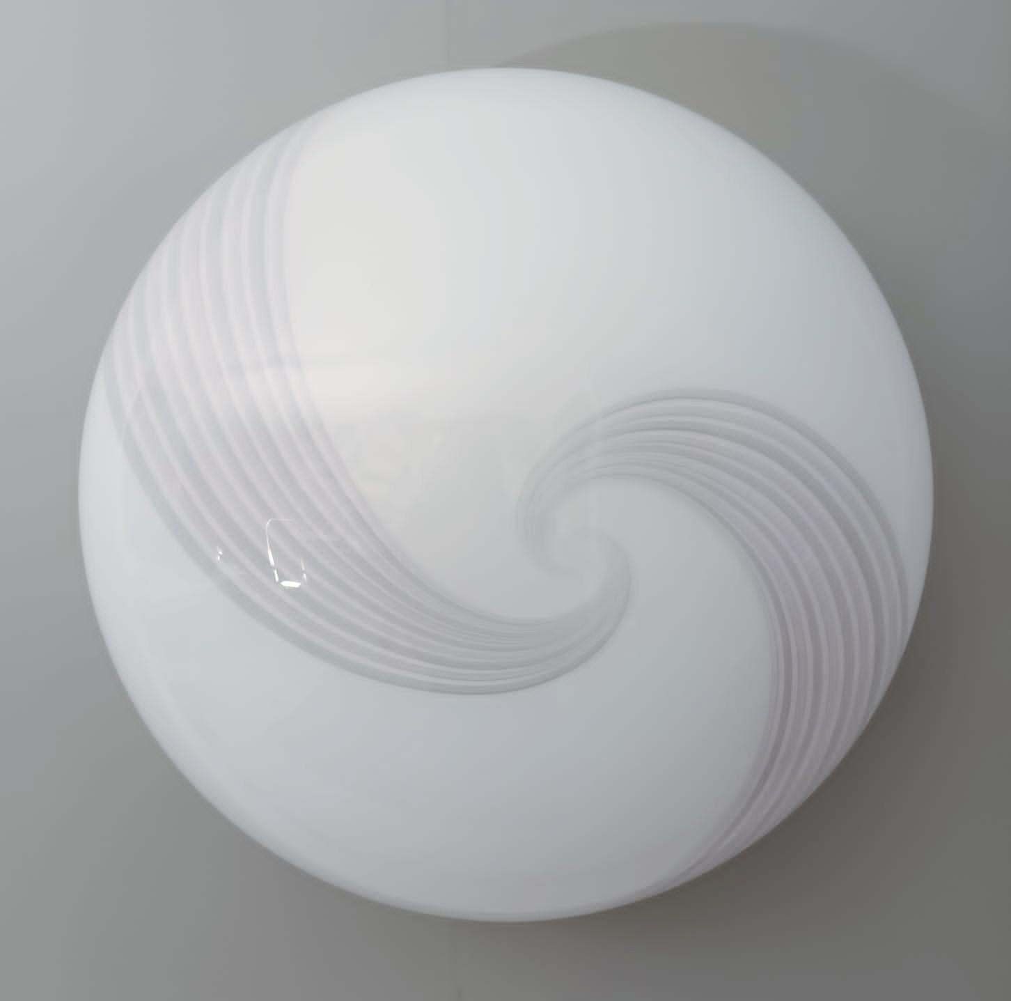 Lampada ad incasso di Murano bianco latte e rosa In condizioni buone in vendita a Los Angeles, CA