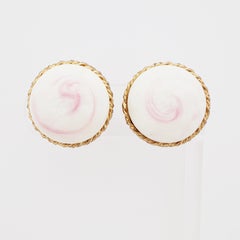 Boucles d'oreilles en verre d'art blanc laiteux par Vogue, années 1960